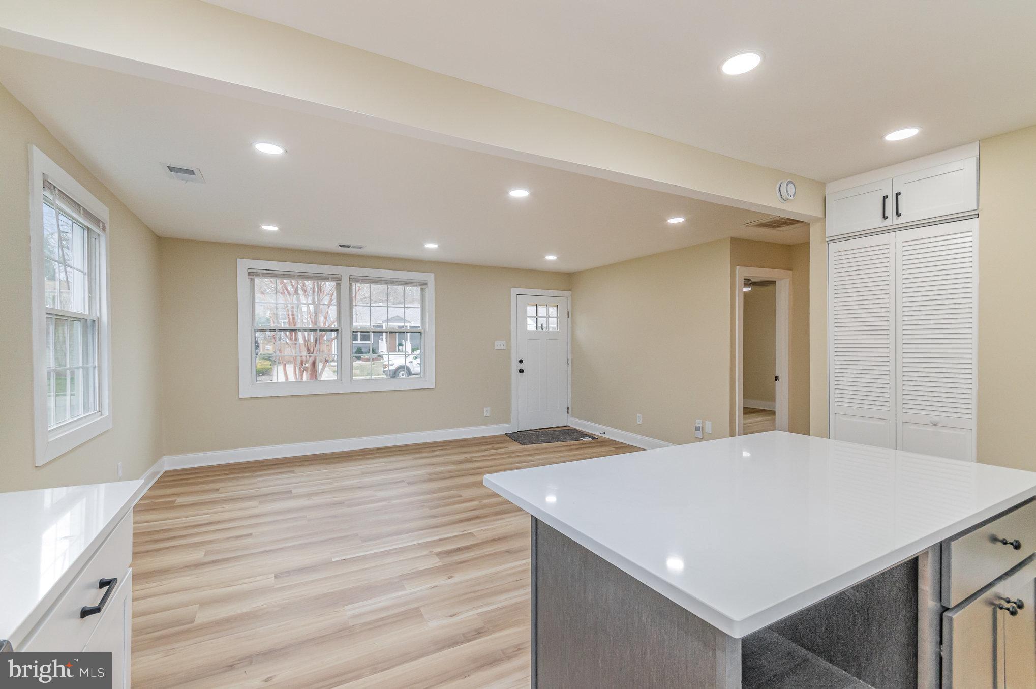 WILLIAMSBURG SQUARE - Residential Lease