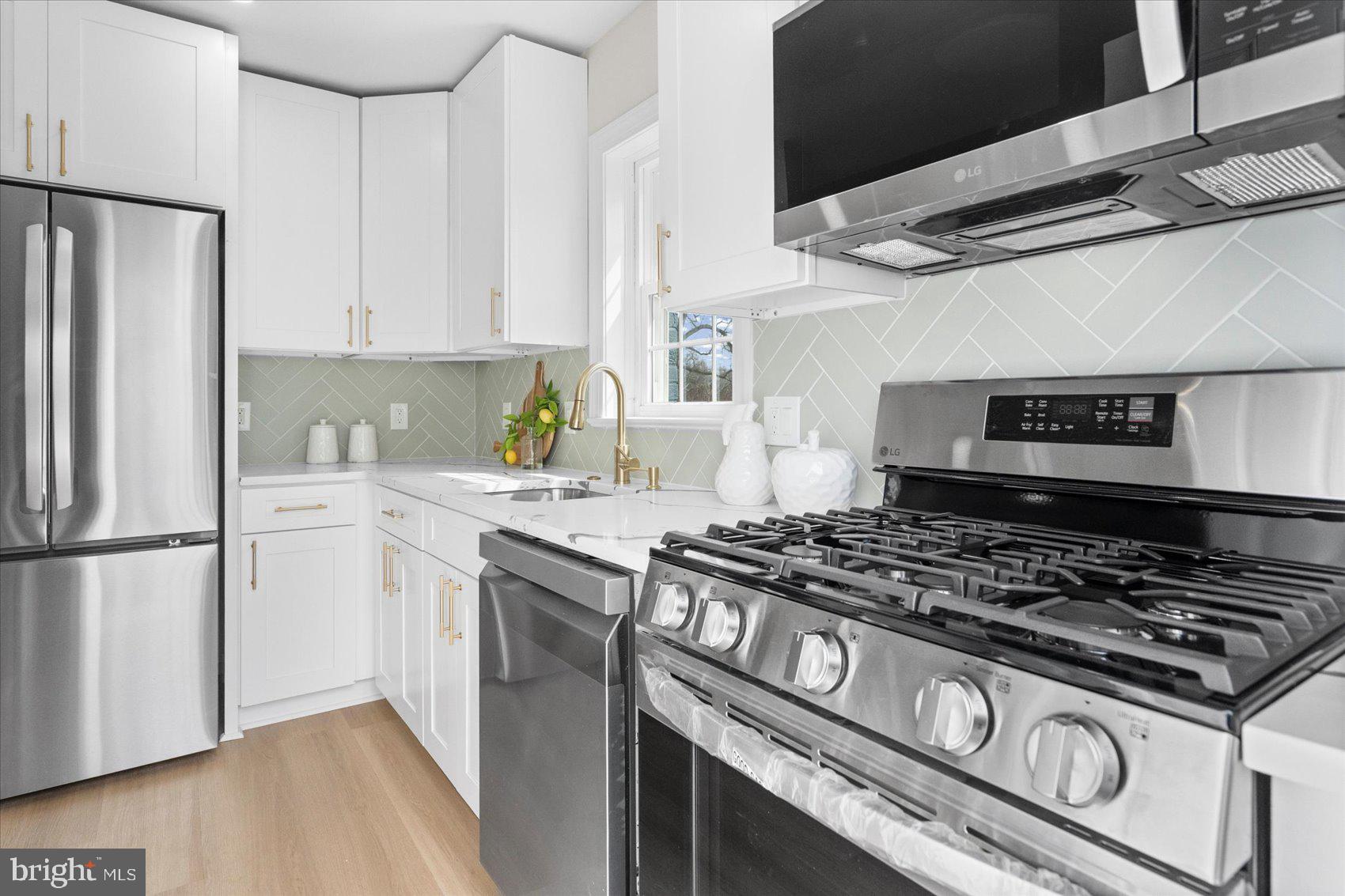 CHESTNUT RIDGE MANOR - Residential