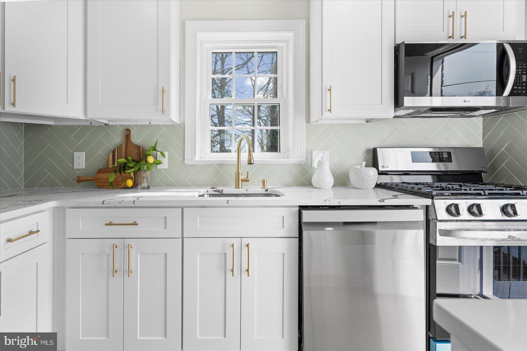 CHESTNUT RIDGE MANOR - Residential