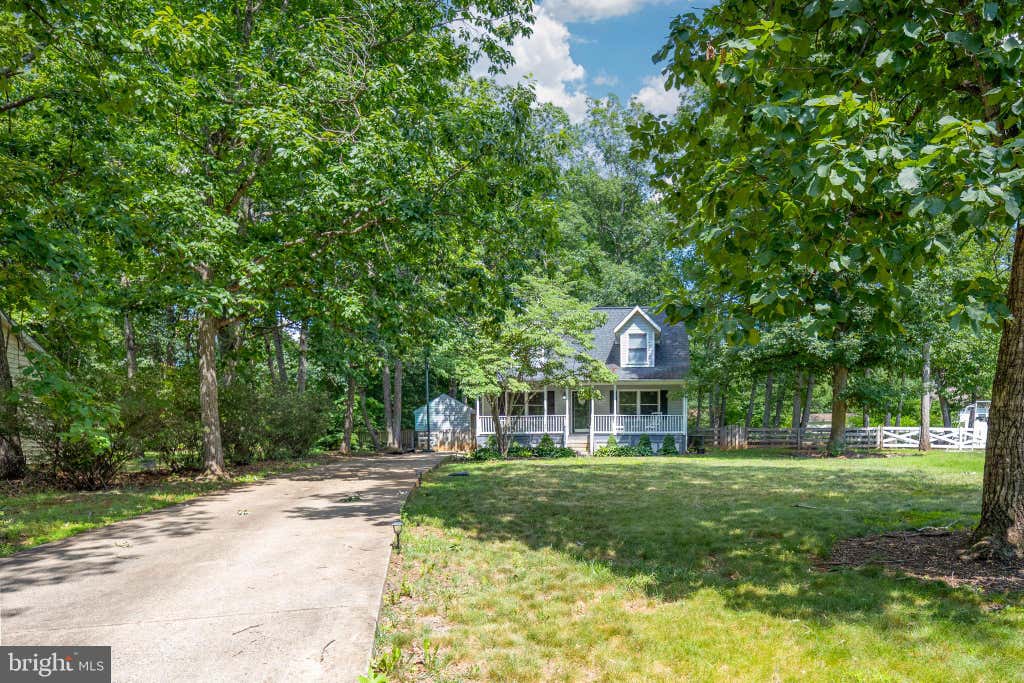 Photo of 12909 Grenade Lane, SPOTSYLVANIA, VA 22551 (MLS # VASP2043224)