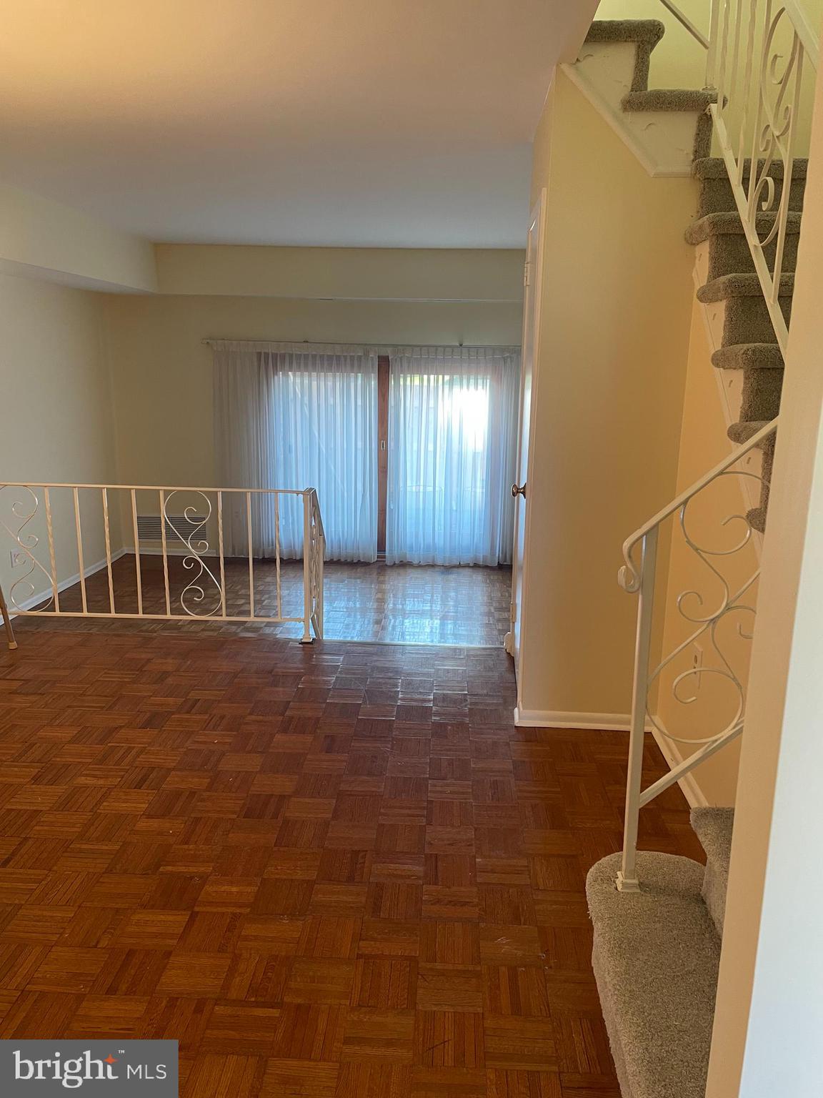 VALLEY GLEN - Residential