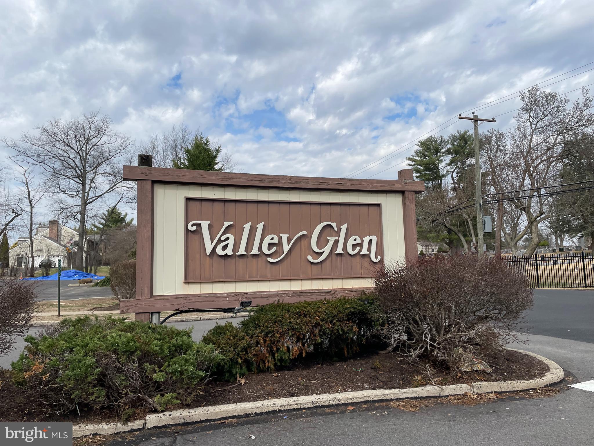 VALLEY GLEN - Residential