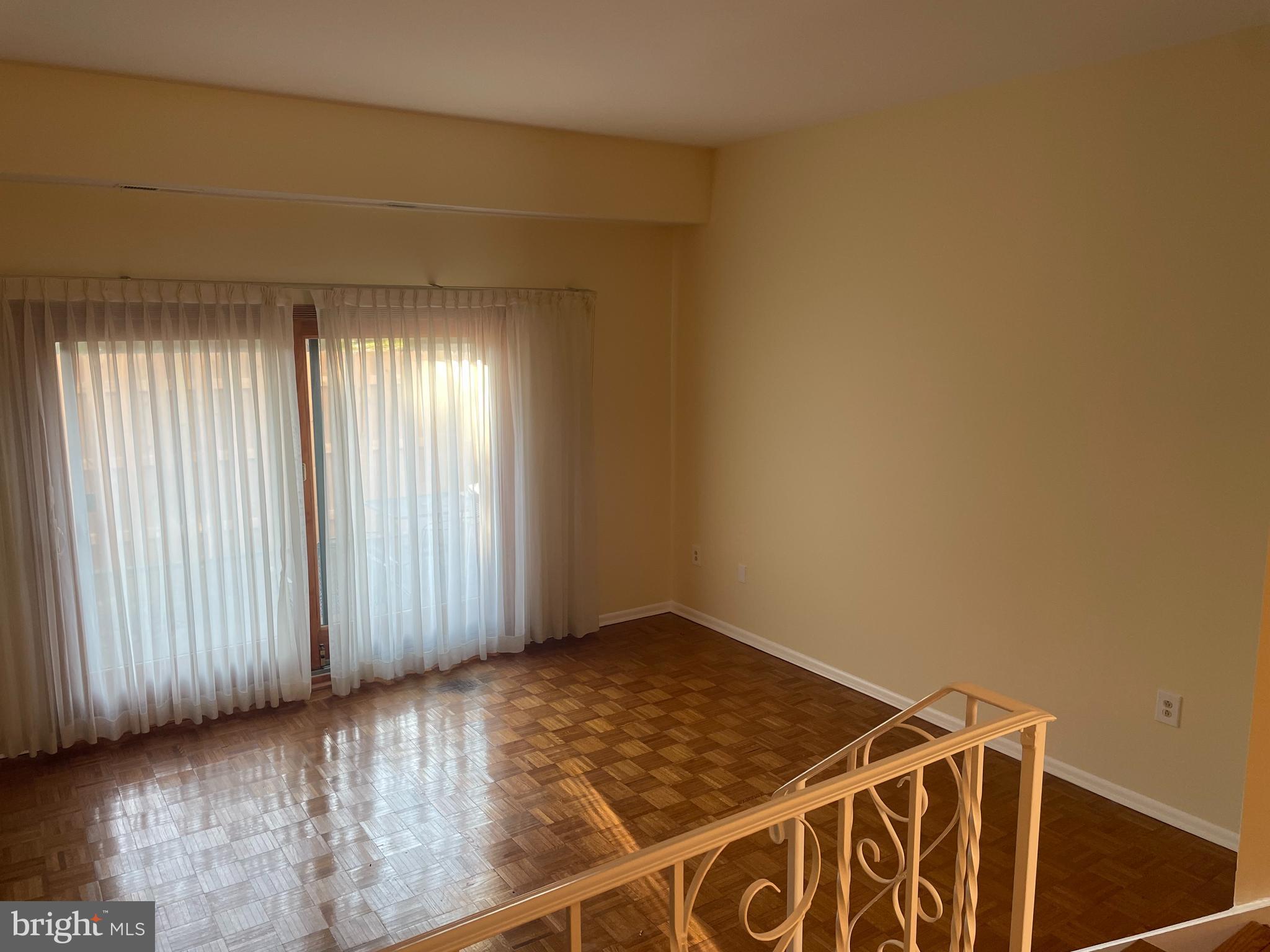 VALLEY GLEN - Residential