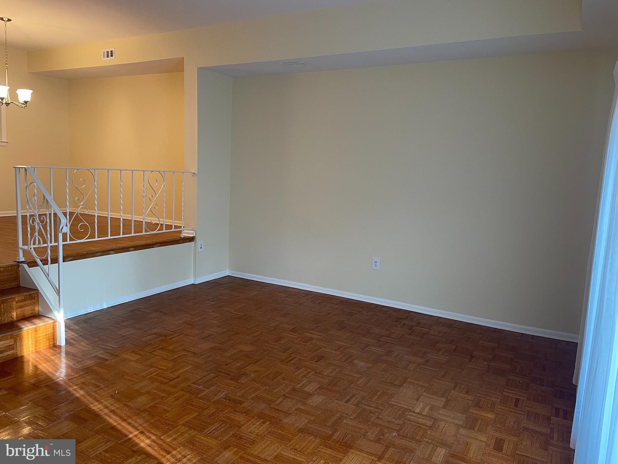 VALLEY GLEN - Residential