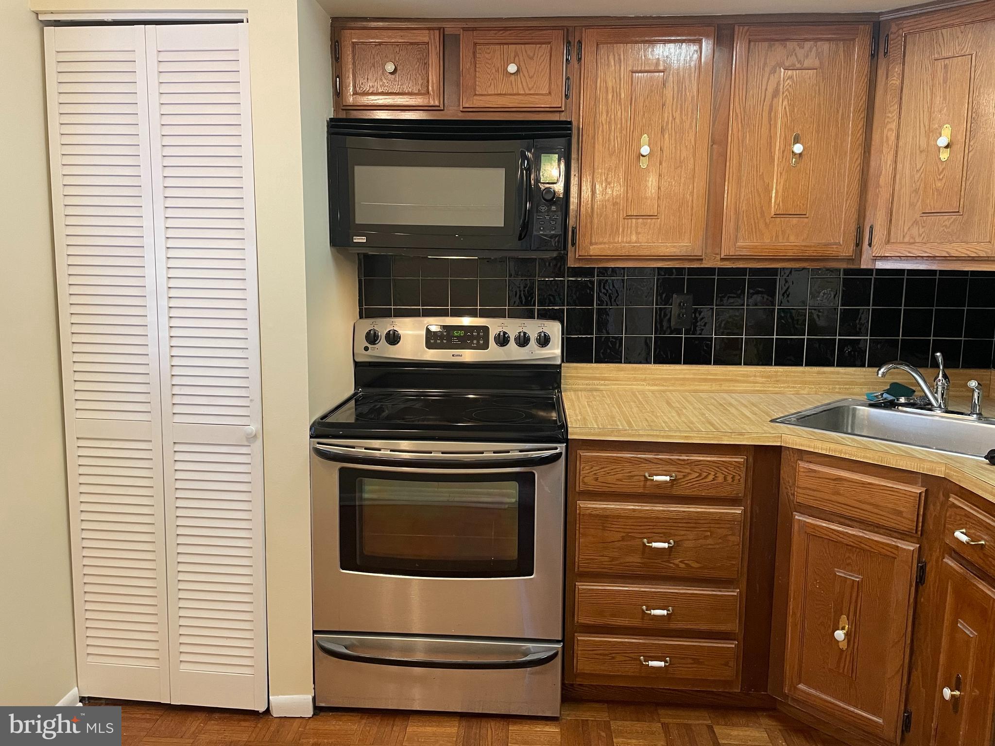 VALLEY GLEN - Residential