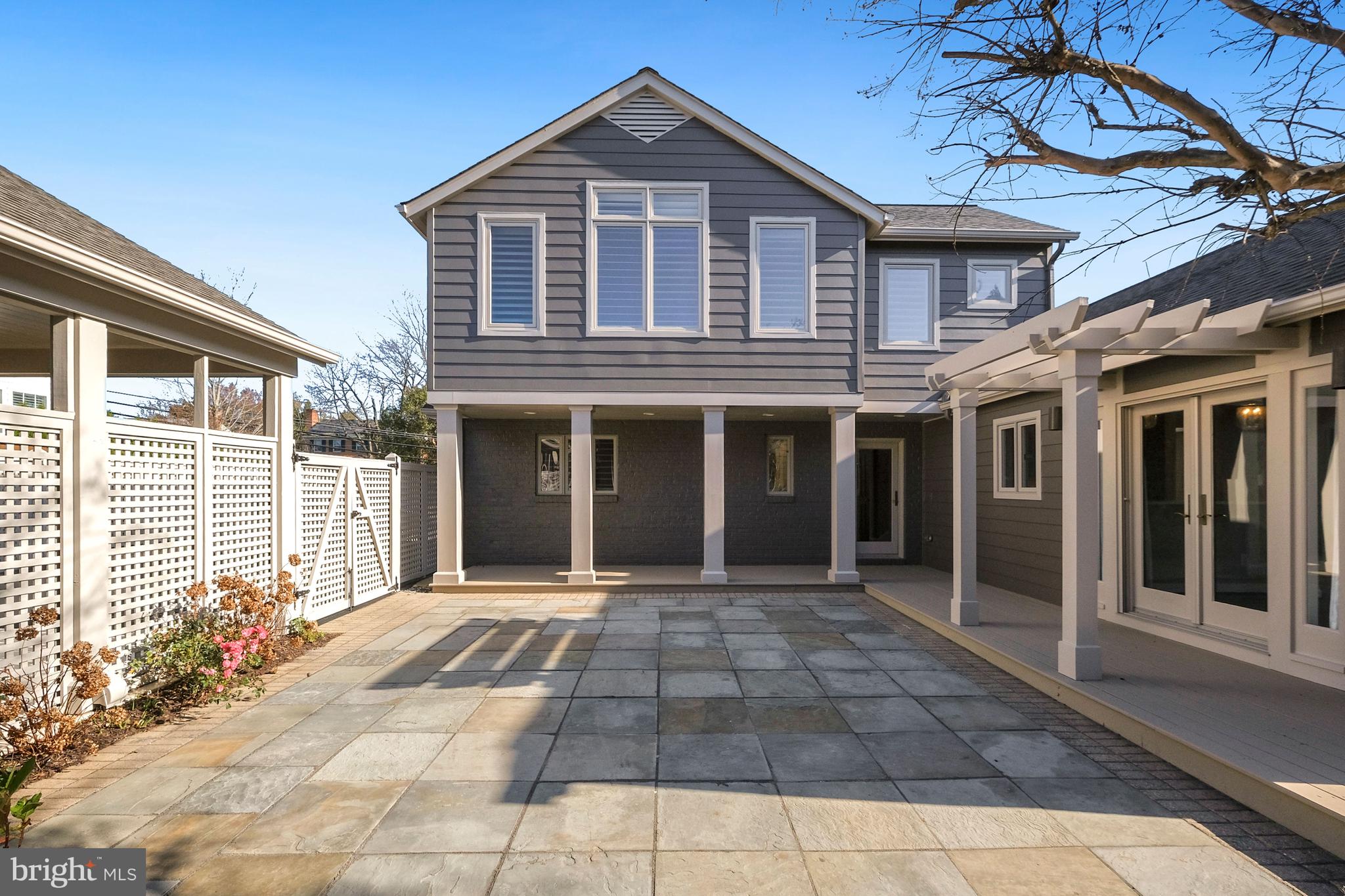 COUNTRY CLUB MANOR - Residential