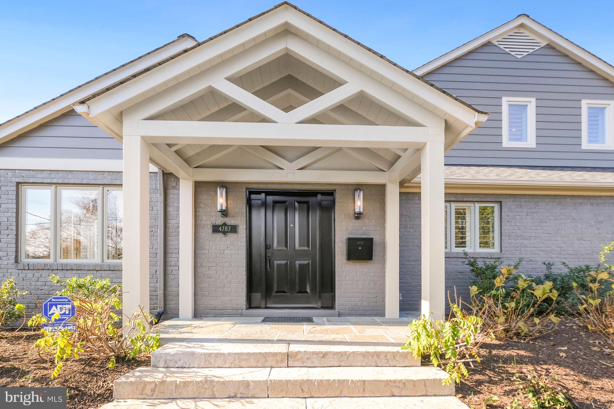 COUNTRY CLUB MANOR - Residential