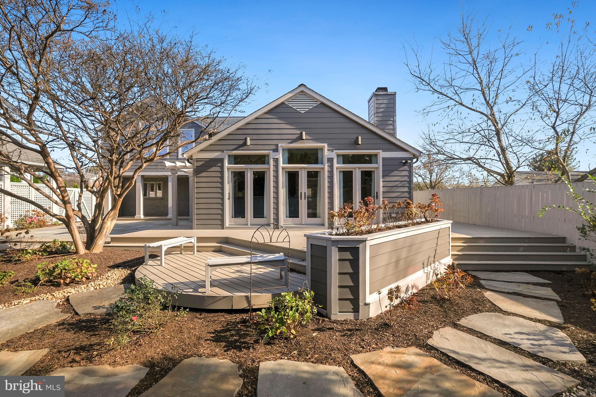 COUNTRY CLUB MANOR - Residential