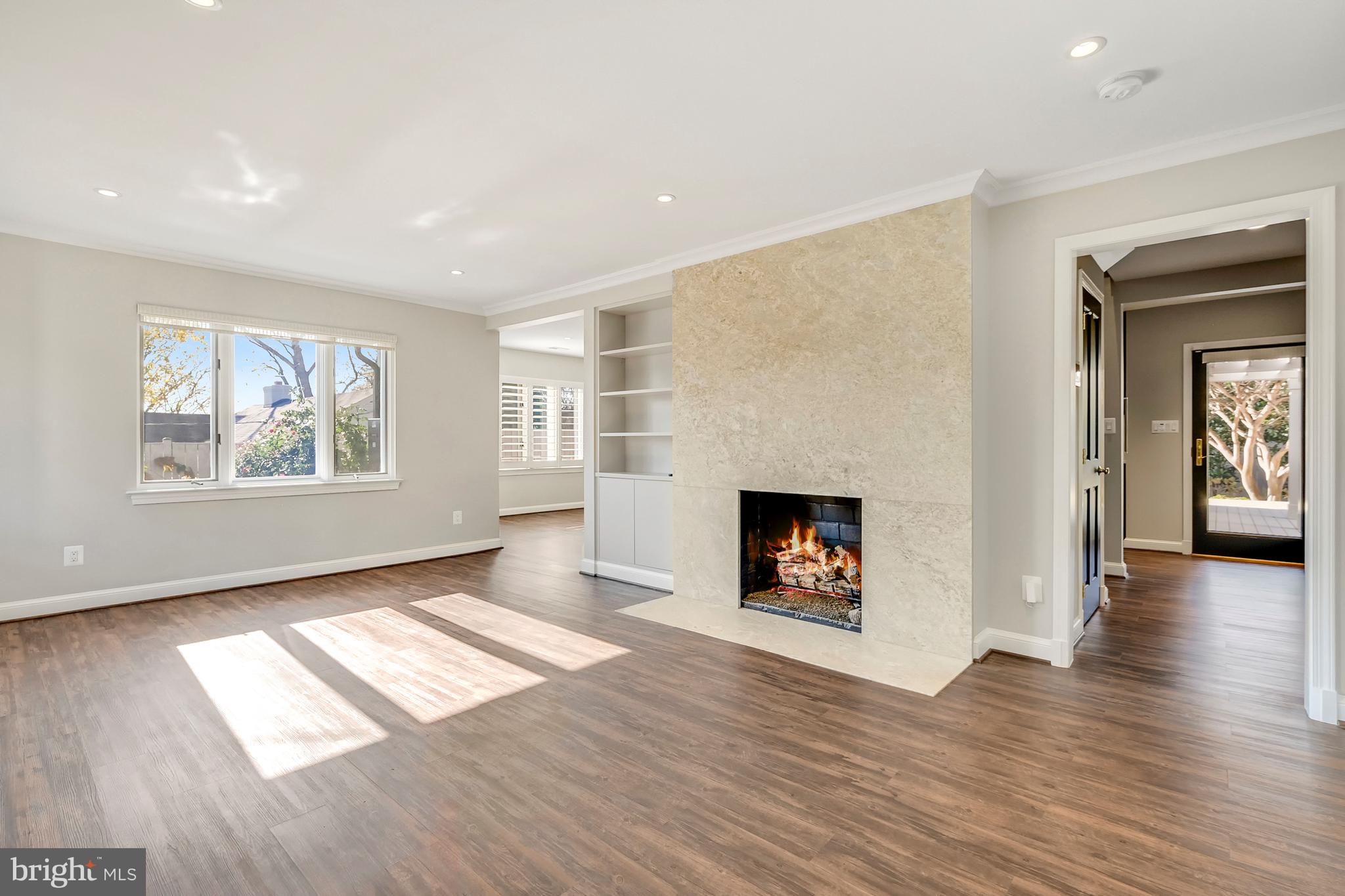 COUNTRY CLUB MANOR - Residential