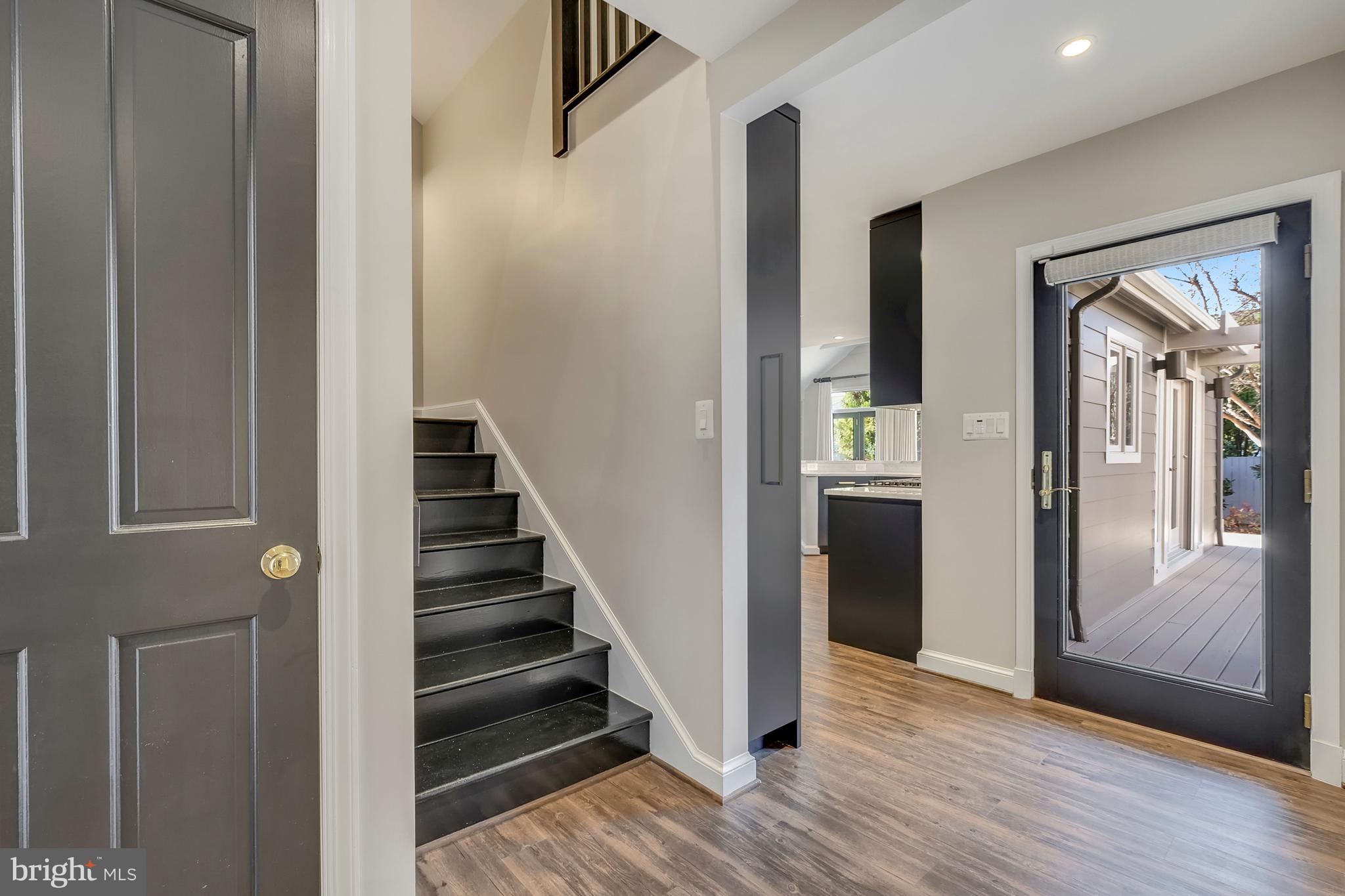 COUNTRY CLUB MANOR - Residential