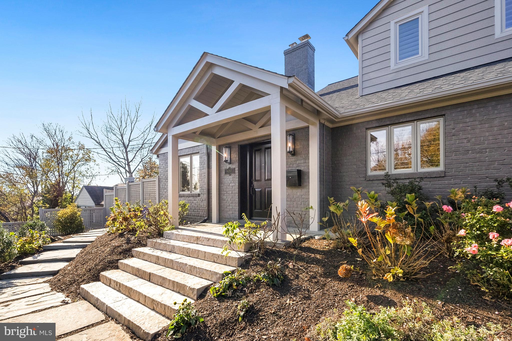 COUNTRY CLUB MANOR - Residential