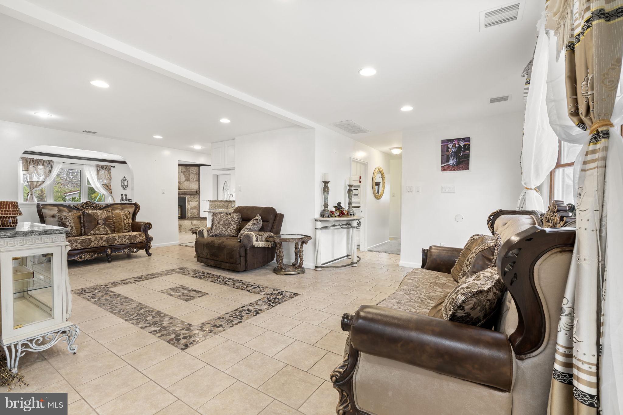 FEASTERVILLE HGTS - Residential