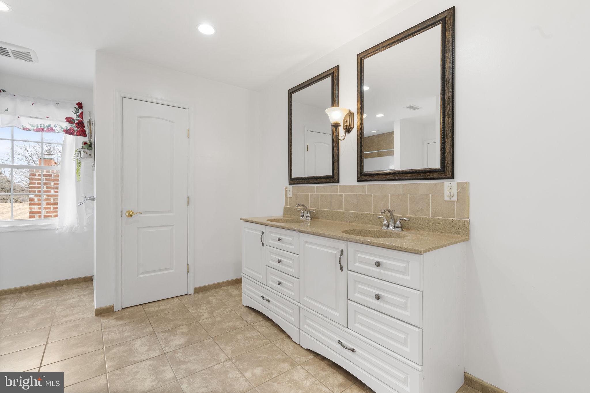 FEASTERVILLE HGTS - Residential