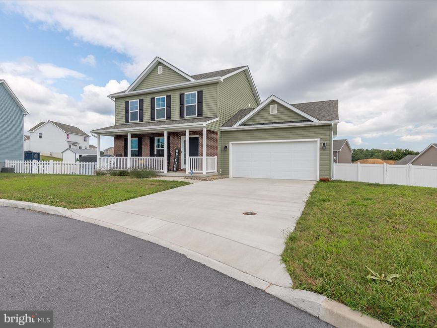 This home definitely needs to be on your list to see!  Impeccably clean and meticulously cared for.
Versatile living at its best- 4 bedrooms, 3 1/2 bath are the basics BUT this home offers much more.
Upgraded kitchen with beautiful cabinets and counters, LVP throughout main level. Fully finished basement
offers the 4th bedroom and full bath. Large recreational room/possible gym. Walk out level to new white
vinyl privacy fence. Covered front porch and rear deck to enjoy hanging out. Natural gas heating and
fireplace. Concrete driveway is a extra plus. Contact us to arrange a viewing