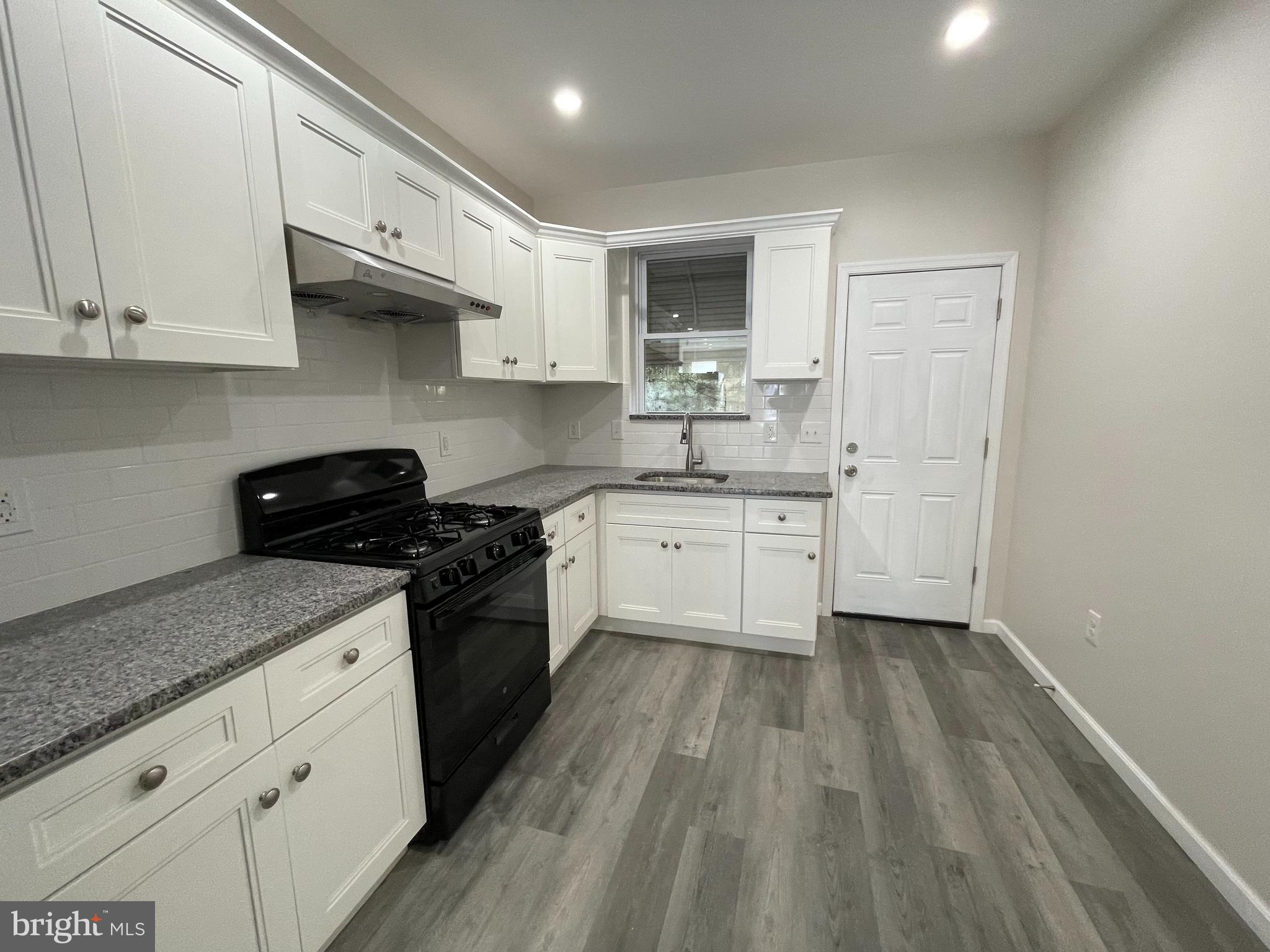 POINT BREEZE - Residential Lease