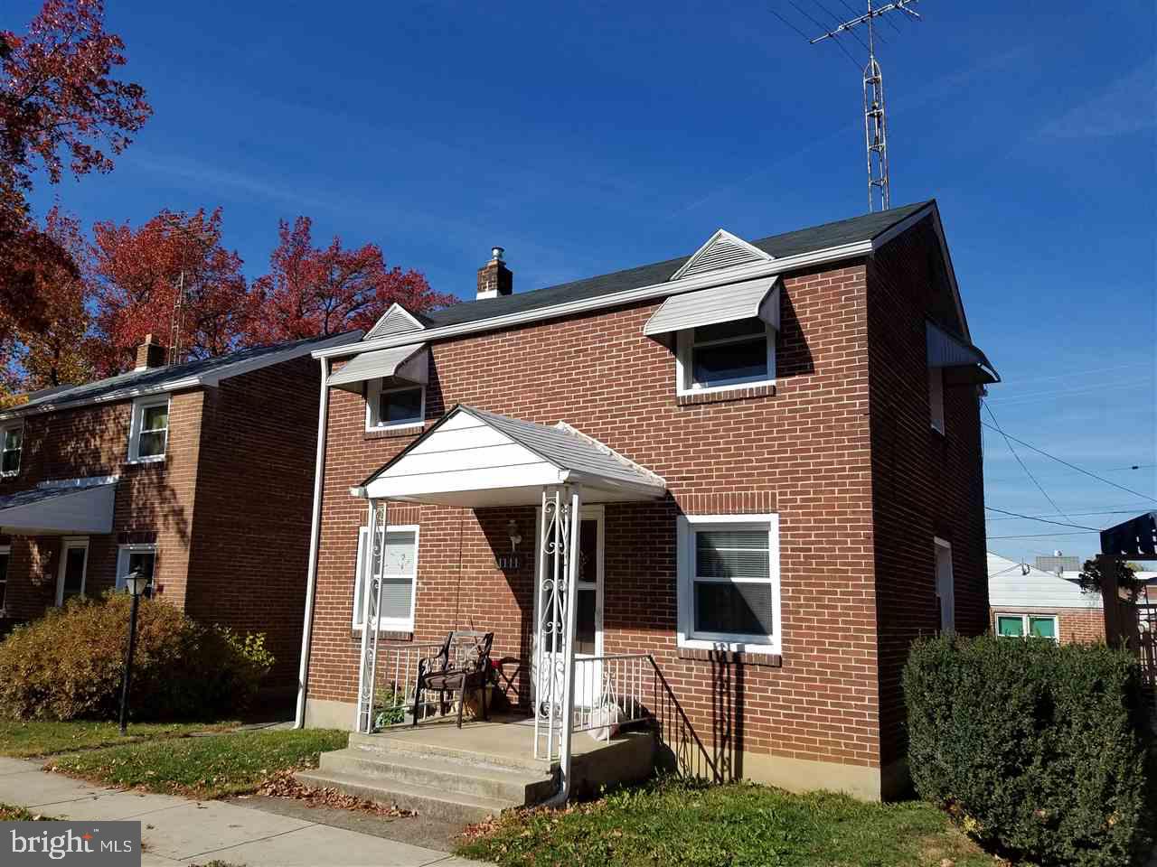 Cute and cozy 2 bedroom single family home remodeled 2 years ago with new kitchen, refinished hardwood floors, updated bathroom, new windows and roof, covered patio and fenced yard. Convenient East York location - tenant pays all utilities.