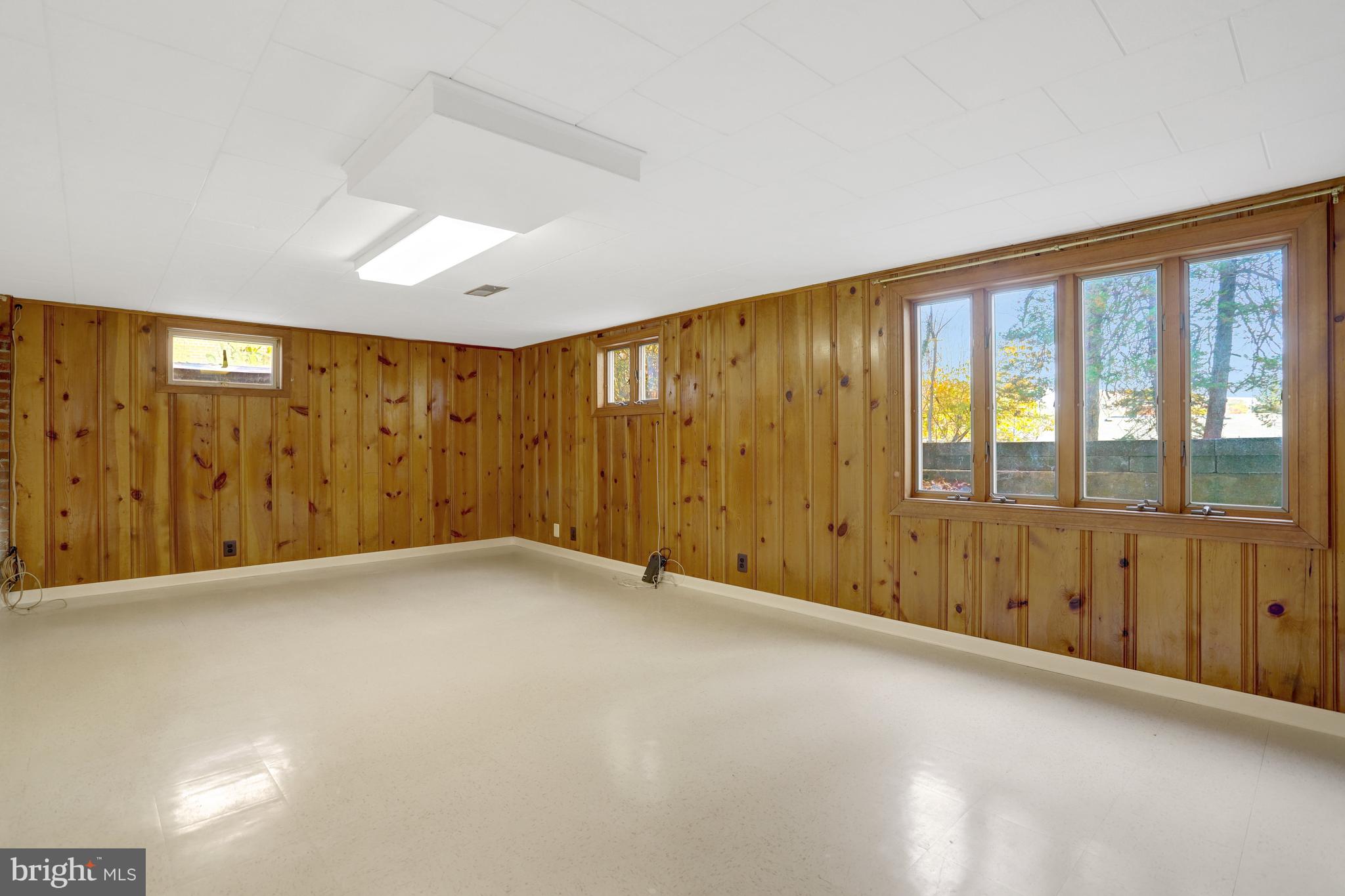 WEST ARLINGTON - Residential Lease