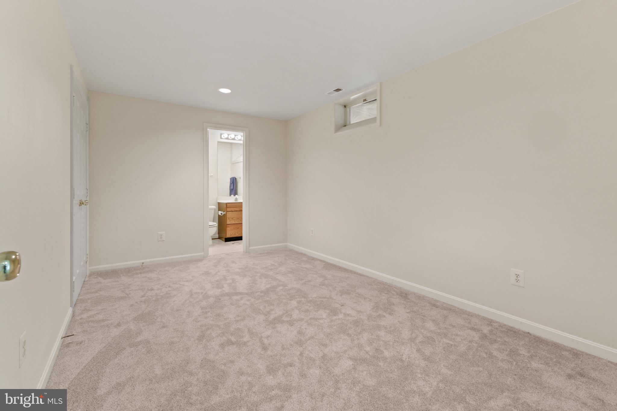 SENECA CHASE - Residential