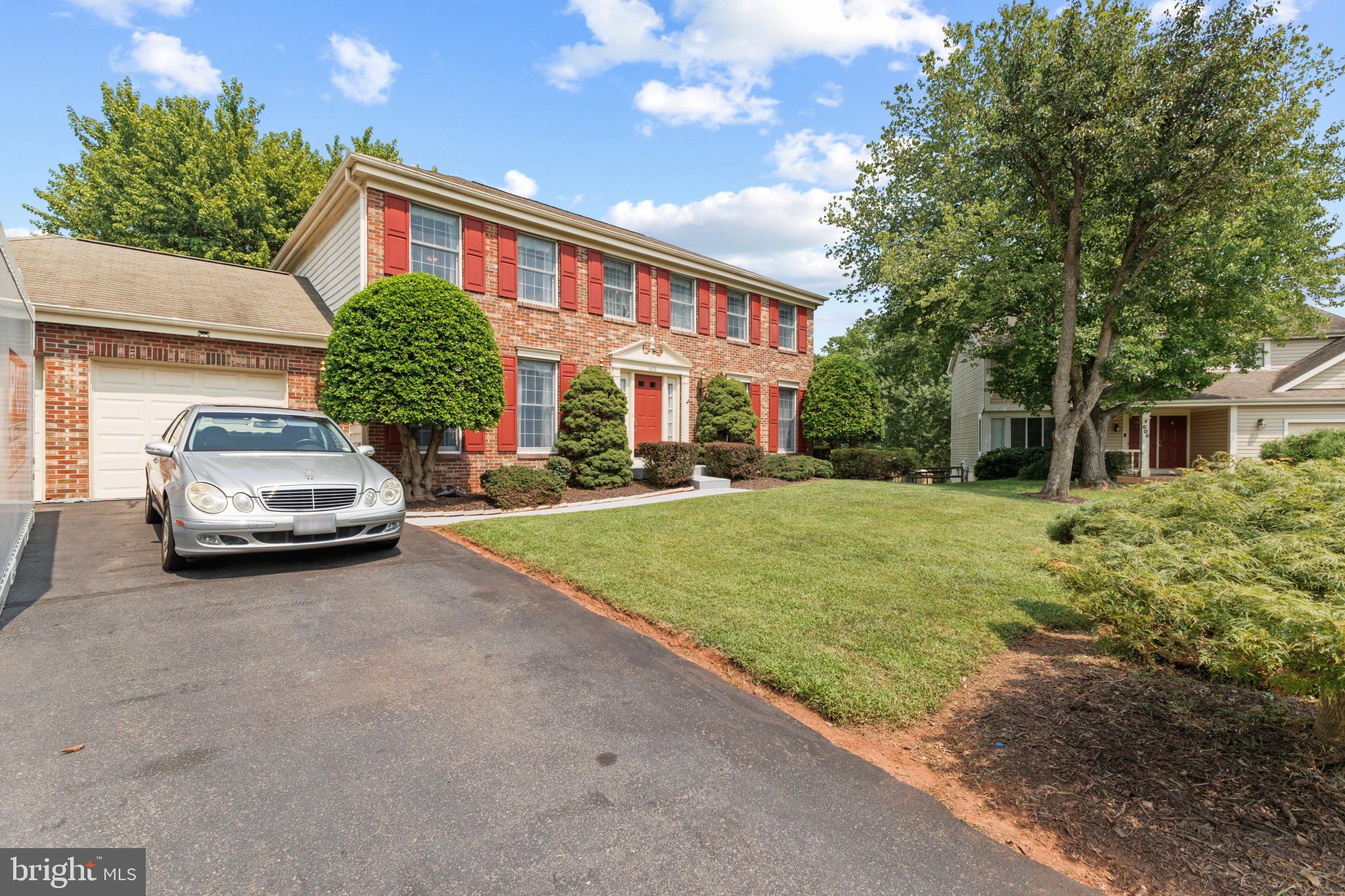 SENECA CHASE - Residential