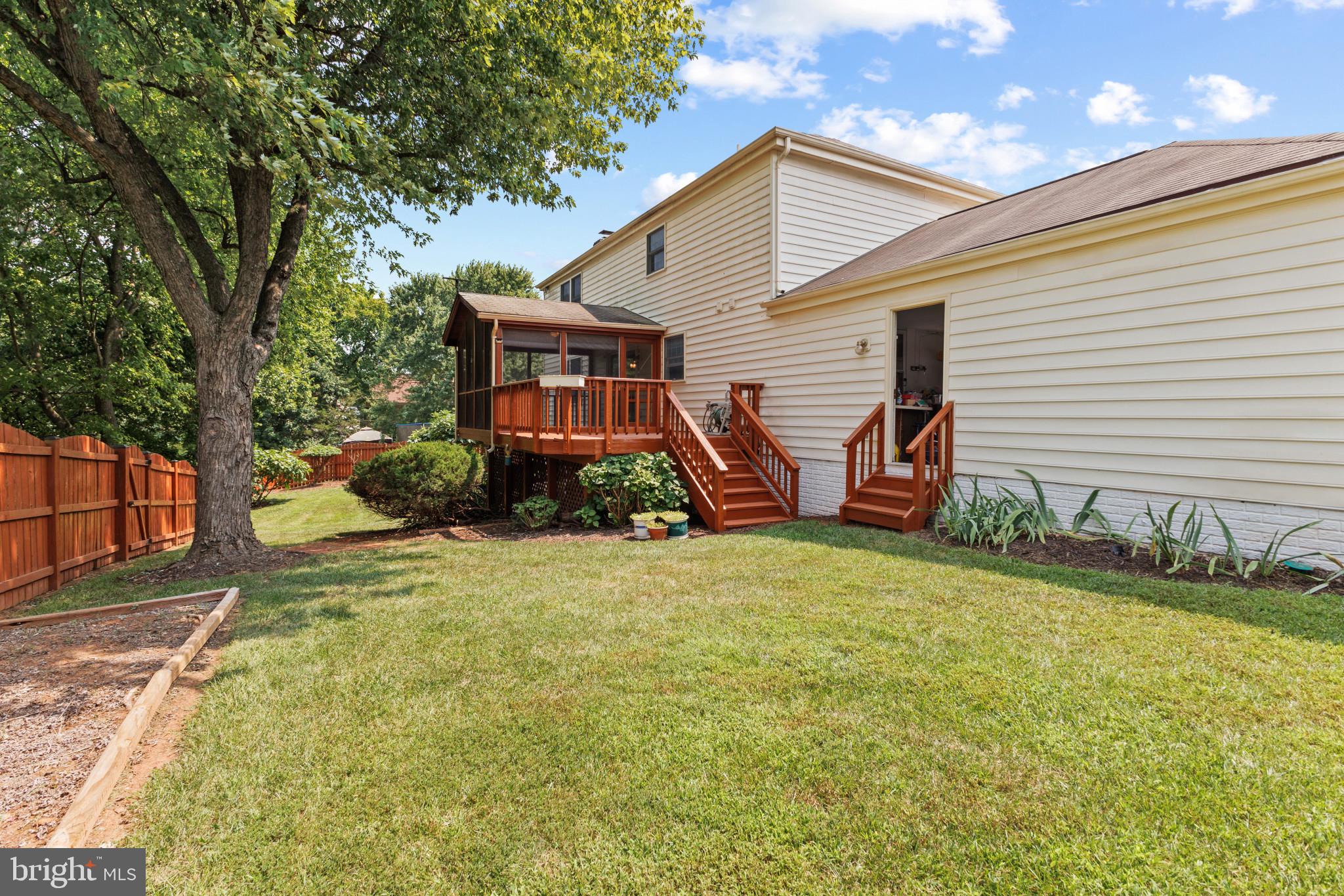 SENECA CHASE - Residential