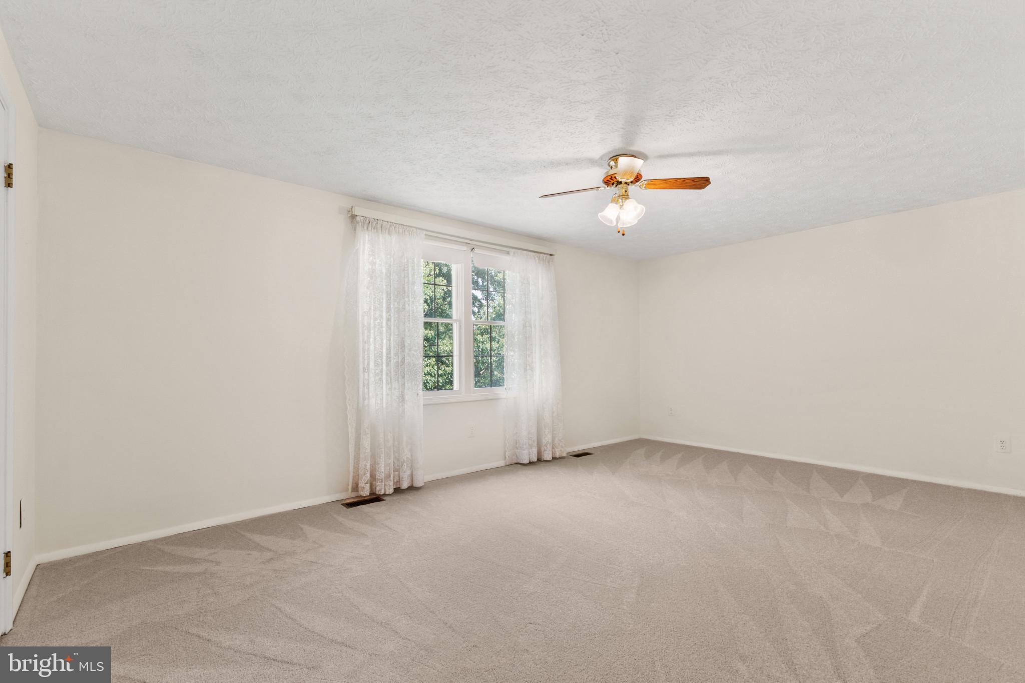 SENECA CHASE - Residential