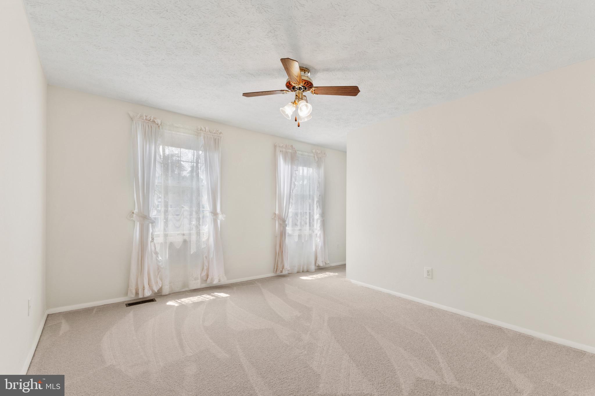 SENECA CHASE - Residential