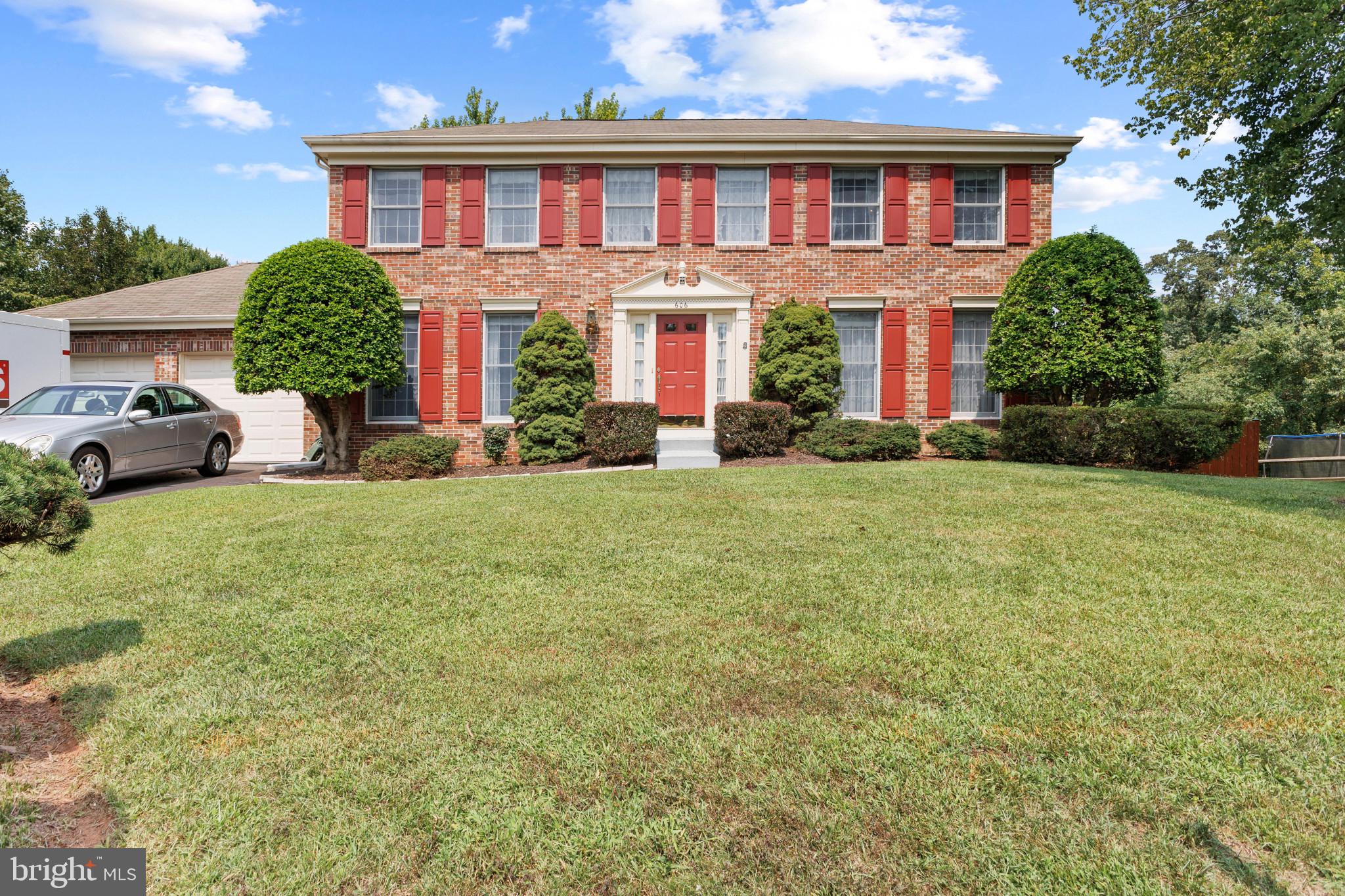 SENECA CHASE - Residential