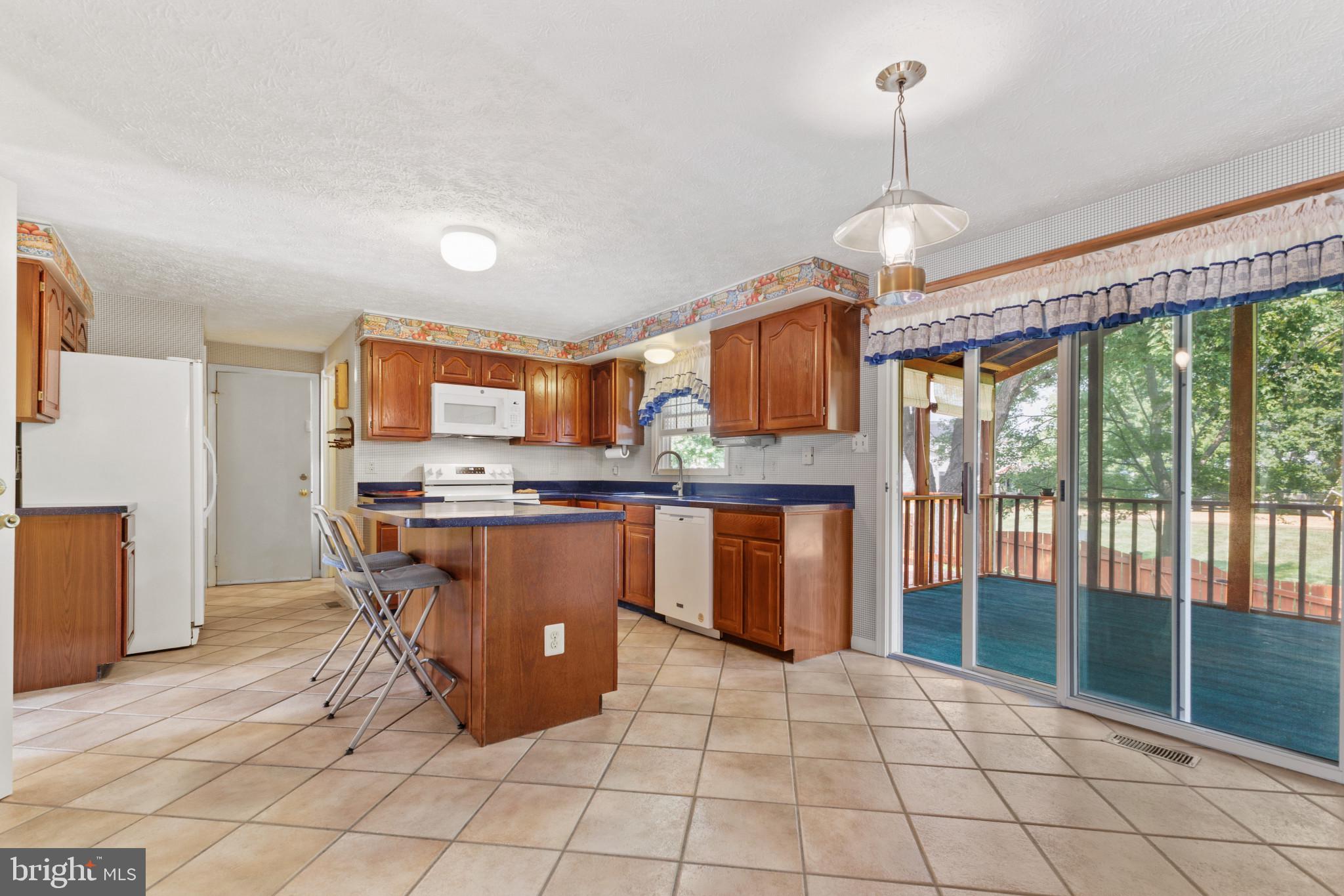 SENECA CHASE - Residential