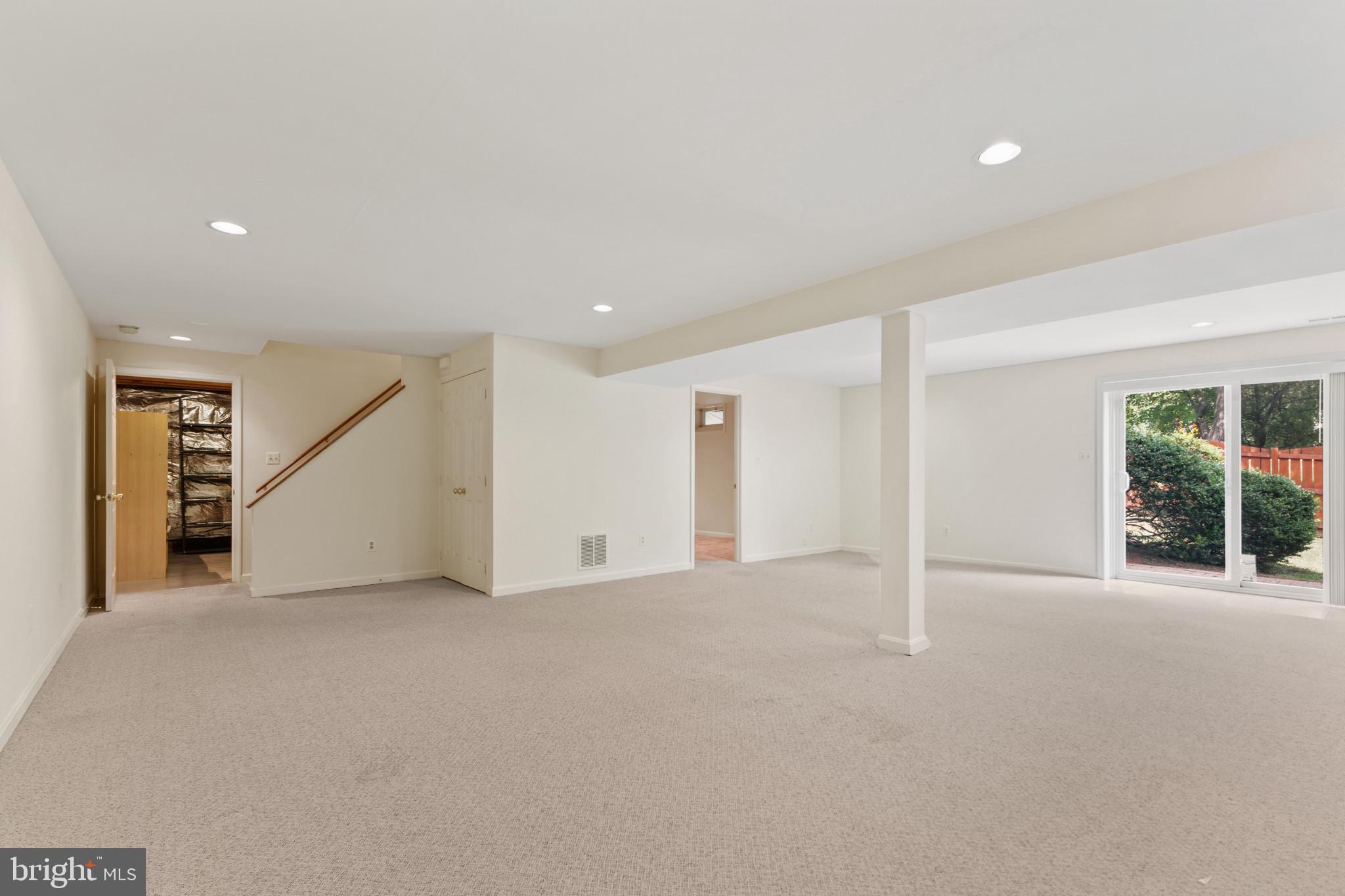 SENECA CHASE - Residential