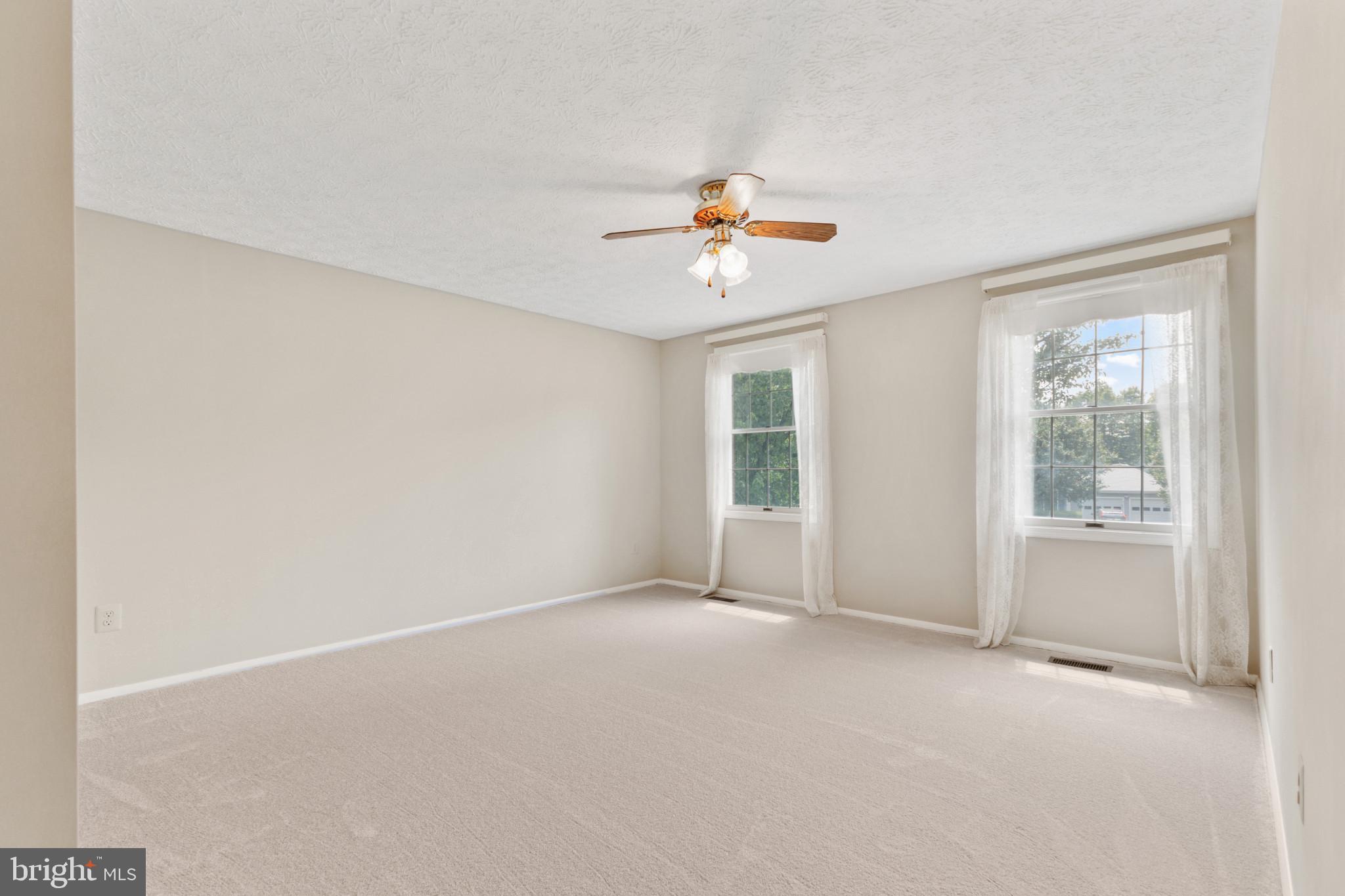 SENECA CHASE - Residential