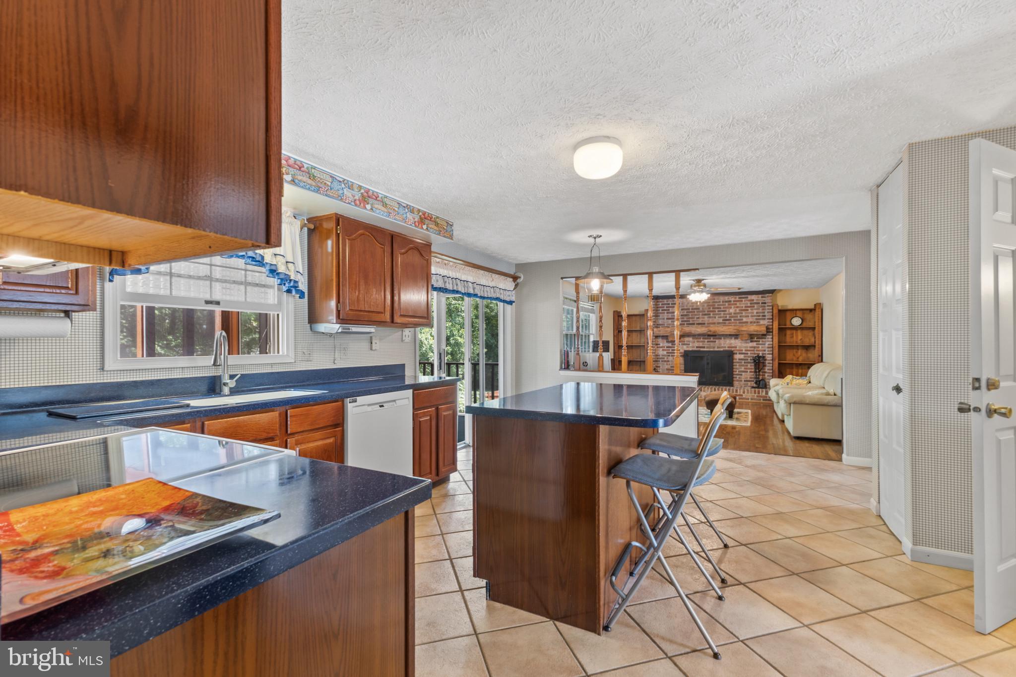 SENECA CHASE - Residential