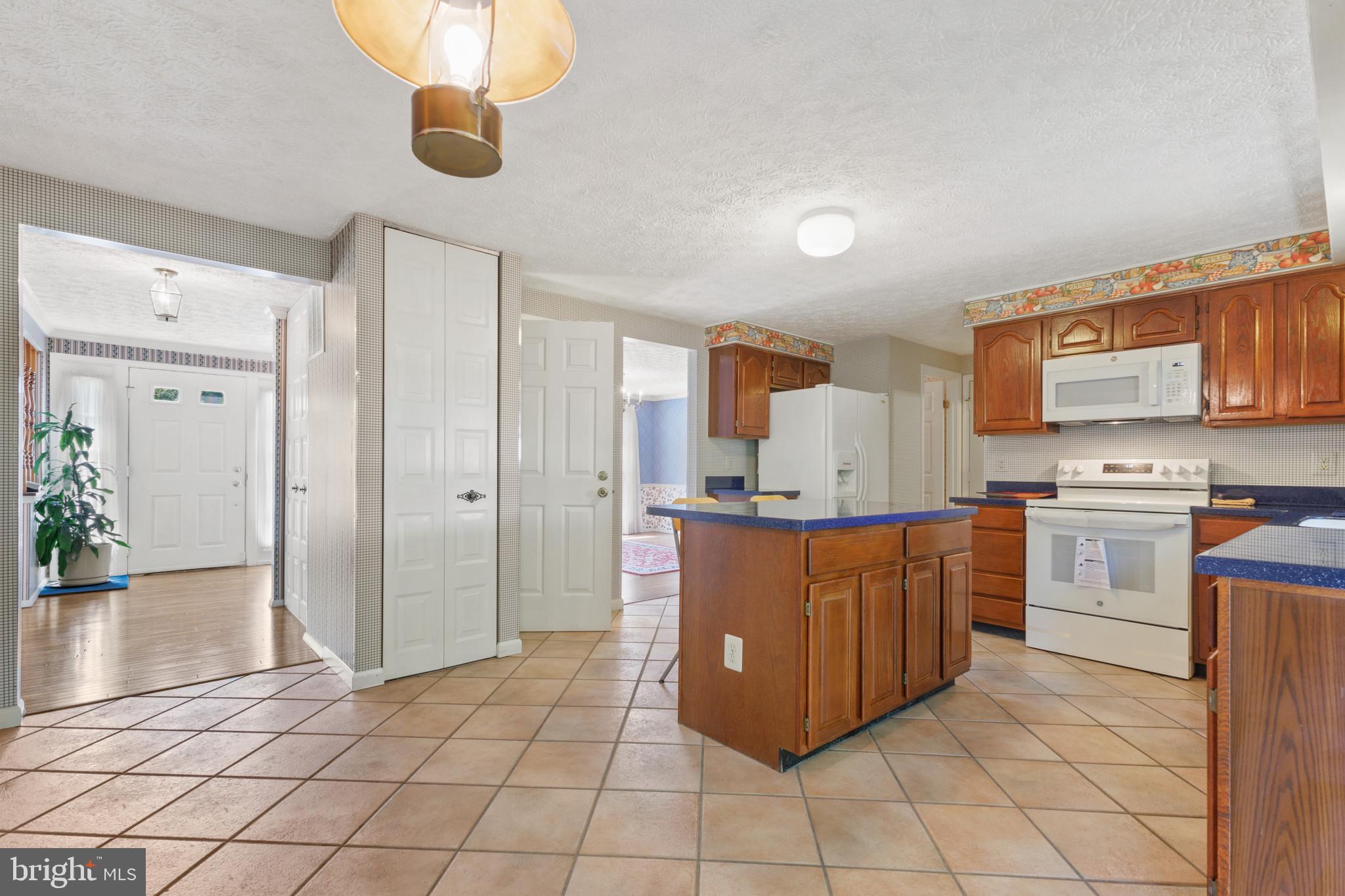 SENECA CHASE - Residential