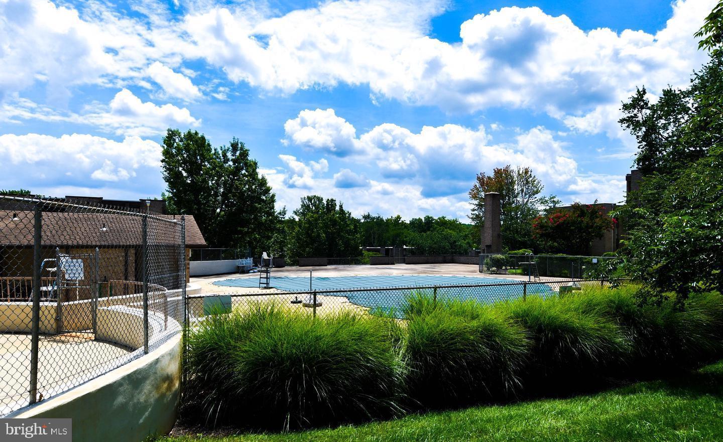 HUNTLEY SQUARE CONDOMINIUMS - Residential Lease