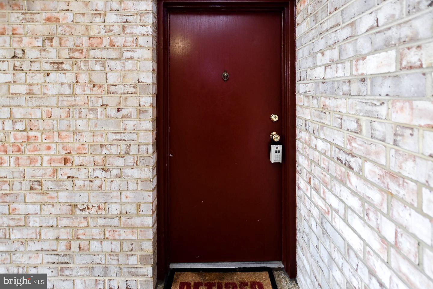 HUNTLEY SQUARE CONDOMINIUMS - Residential Lease