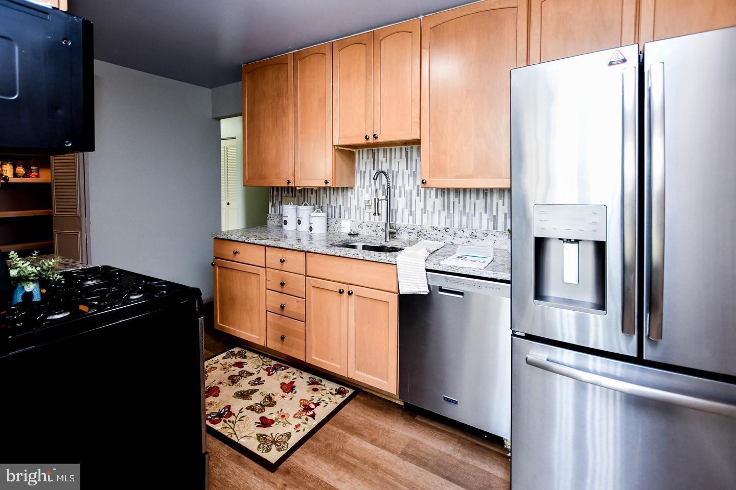 HUNTLEY SQUARE CONDOMINIUMS - Residential Lease