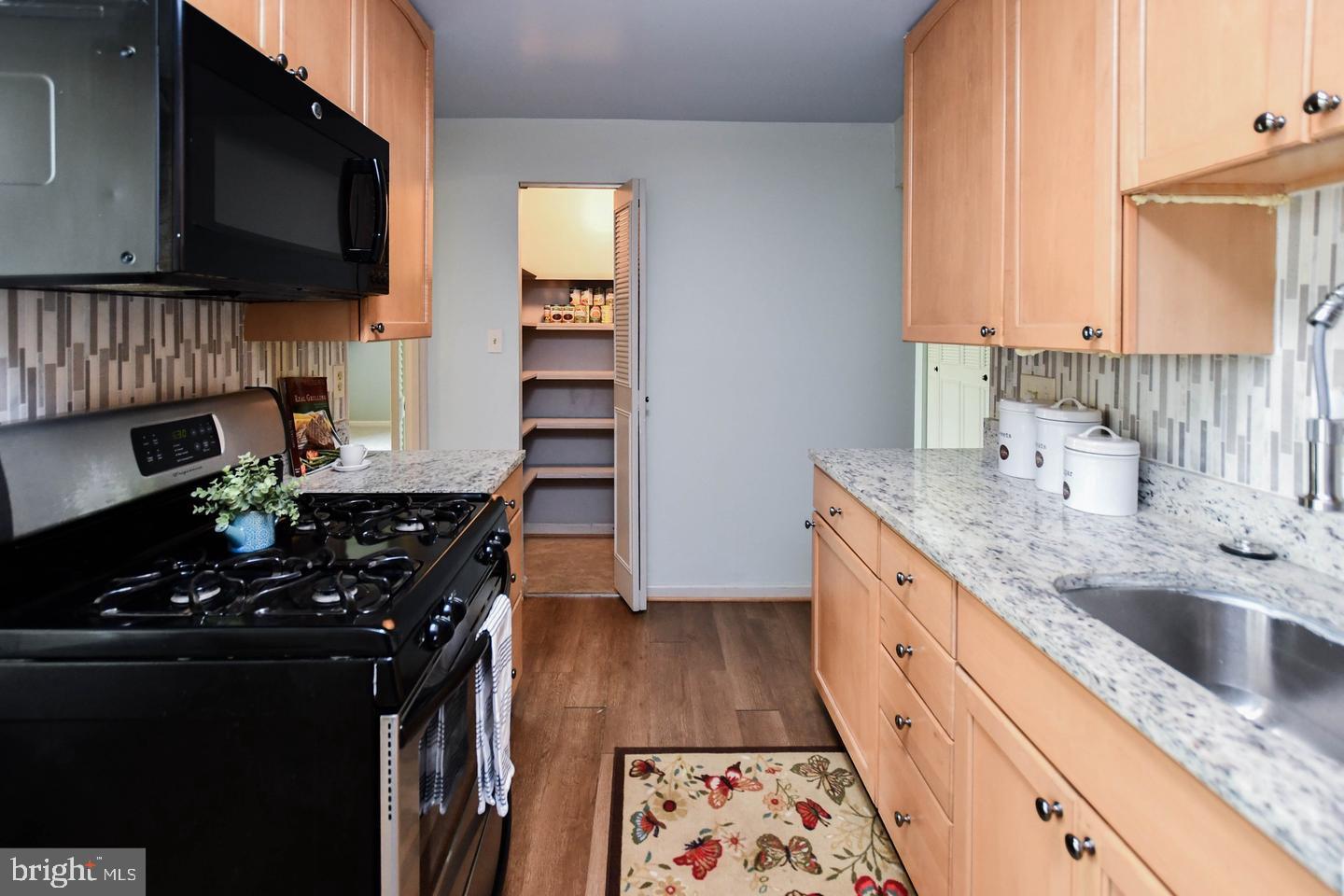 HUNTLEY SQUARE CONDOMINIUMS - Residential Lease