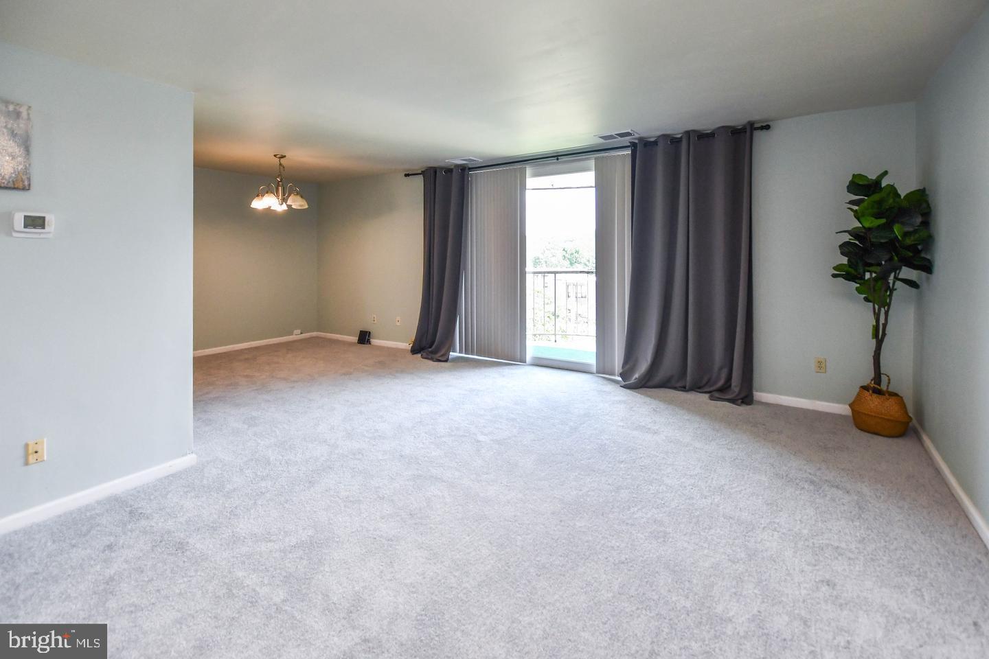 HUNTLEY SQUARE CONDOMINIUMS - Residential Lease