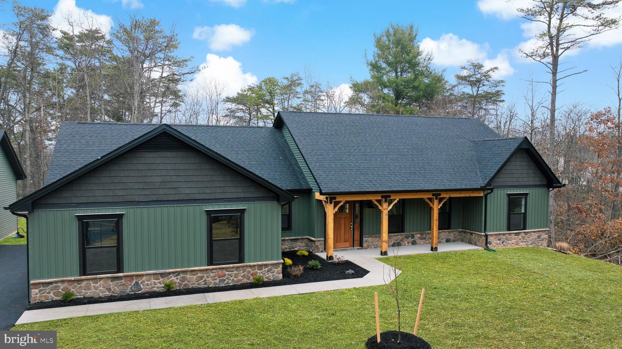 HUNTERS TRACE - Residential