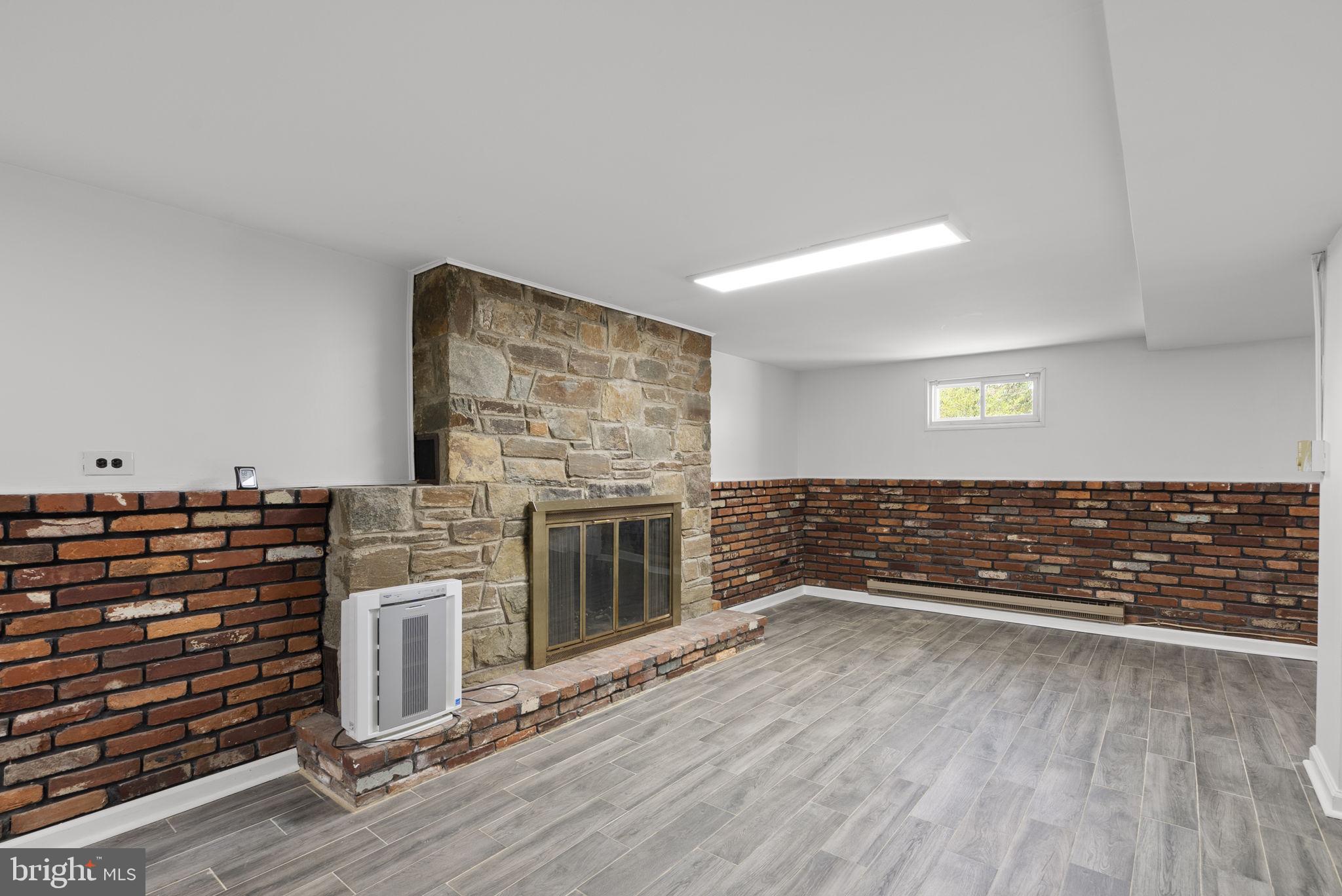 OAK SPRINGS - Residential