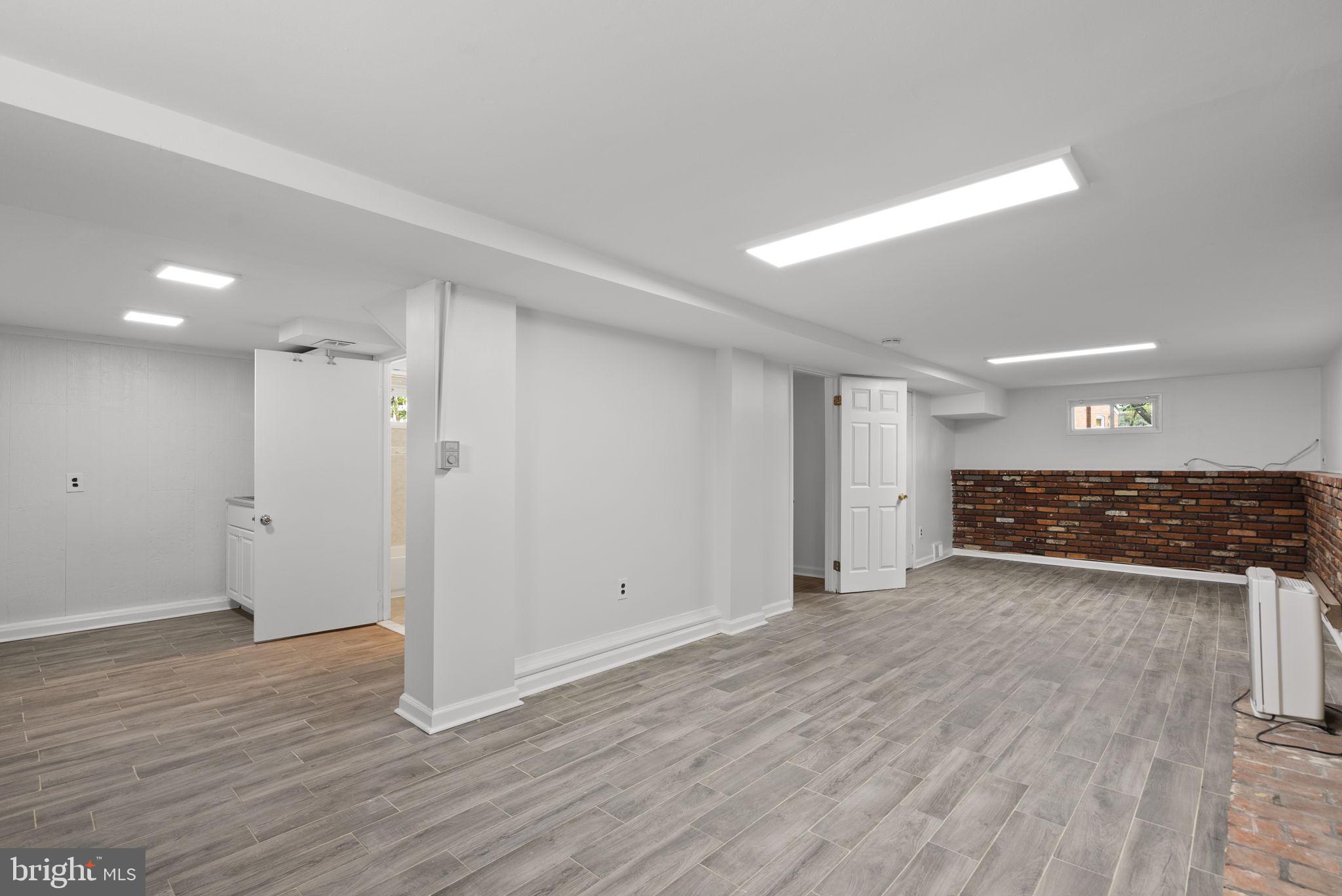 OAK SPRINGS - Residential