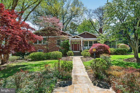 Photo of 6619 Melrose Drive, MCLEAN, VA 22101 (MLS # VAFX2343602)