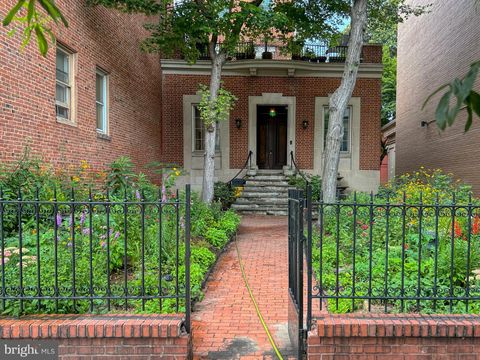 16 W READ STREET BALTIMORE MD 21201