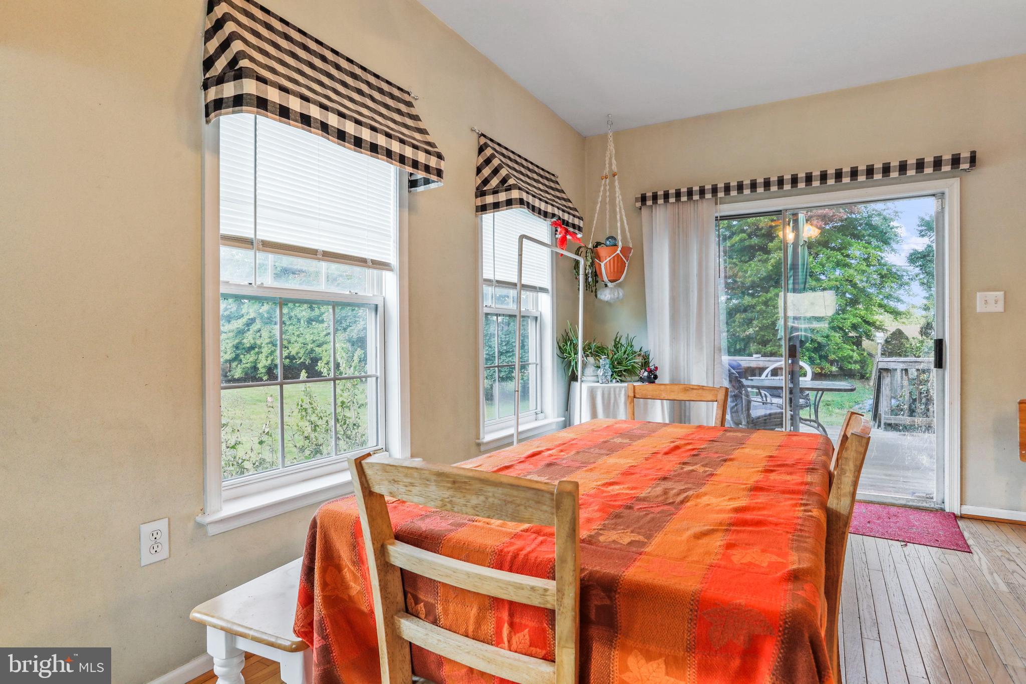 YORKVILLE - Residential