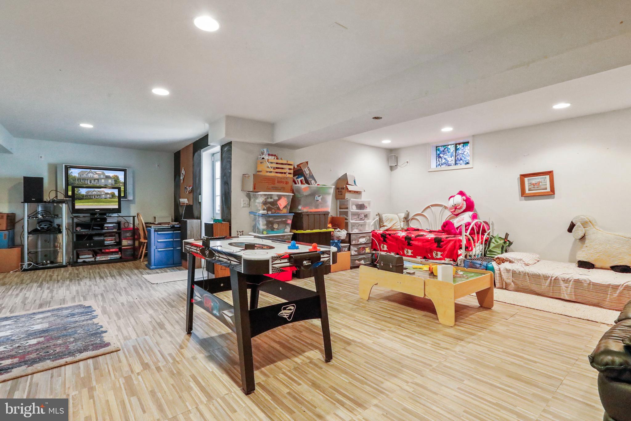 YORKVILLE - Residential