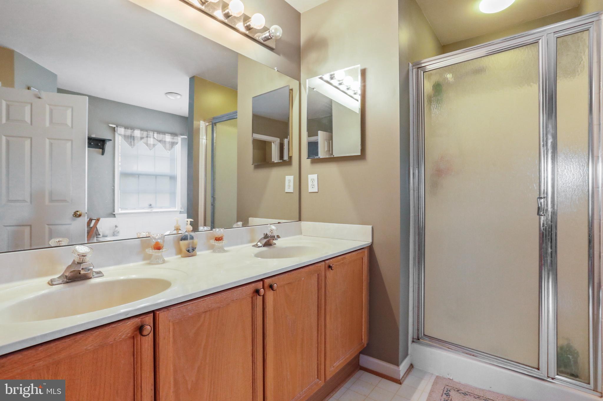 YORKVILLE - Residential