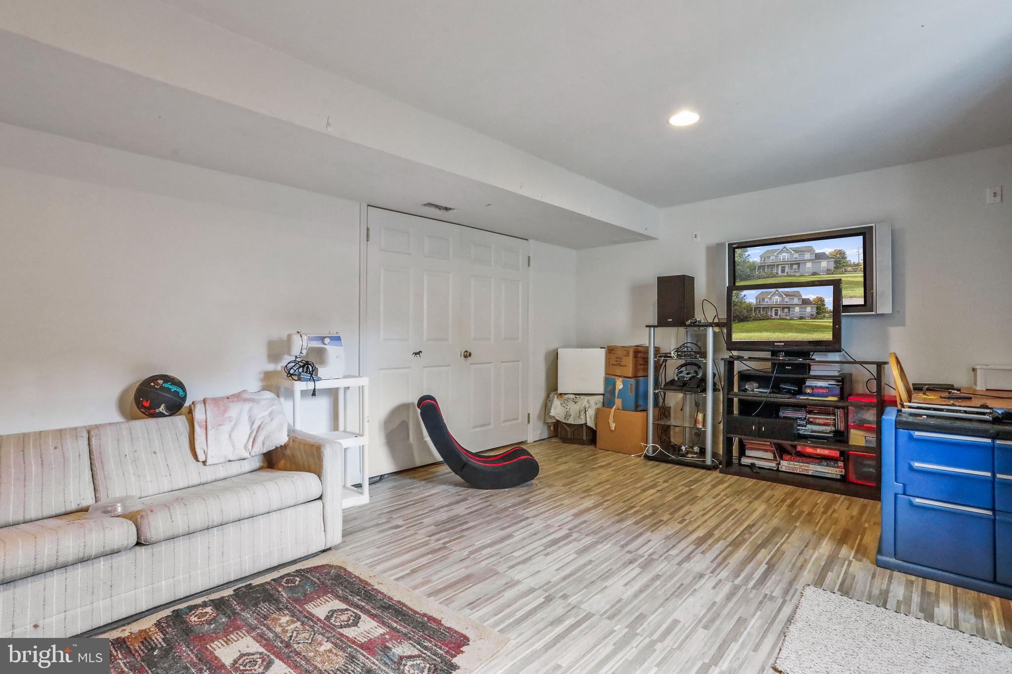 YORKVILLE - Residential