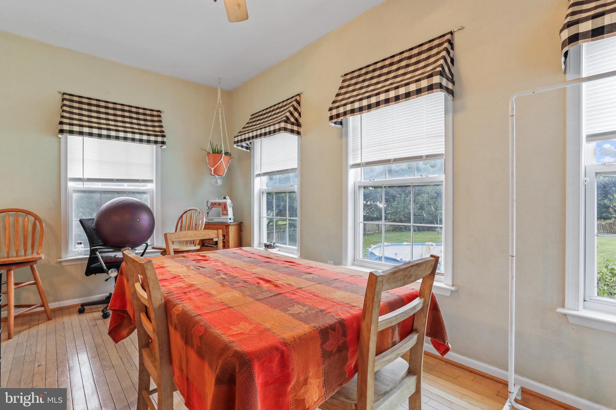 YORKVILLE - Residential