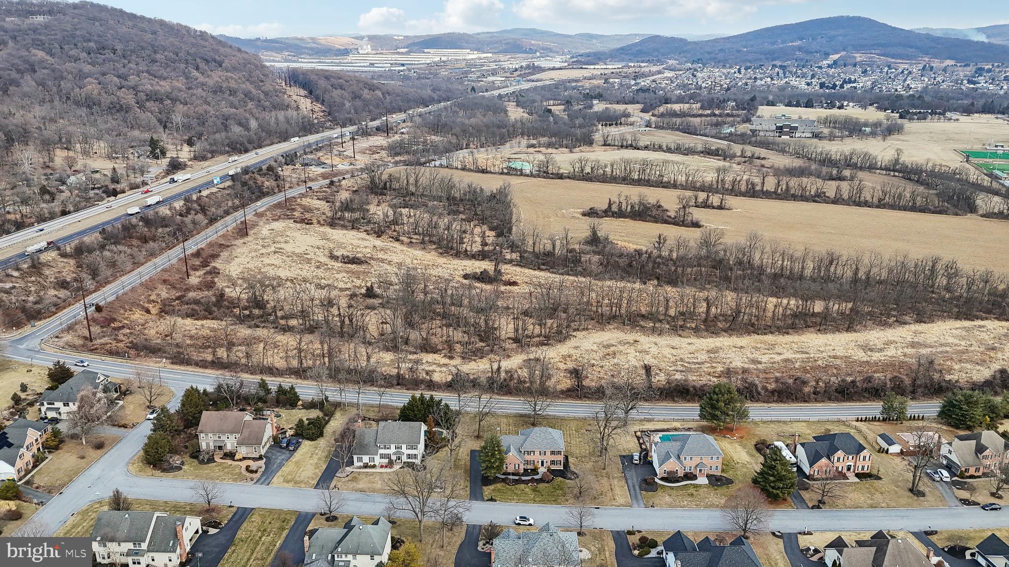 WOODFIELDS - Residential