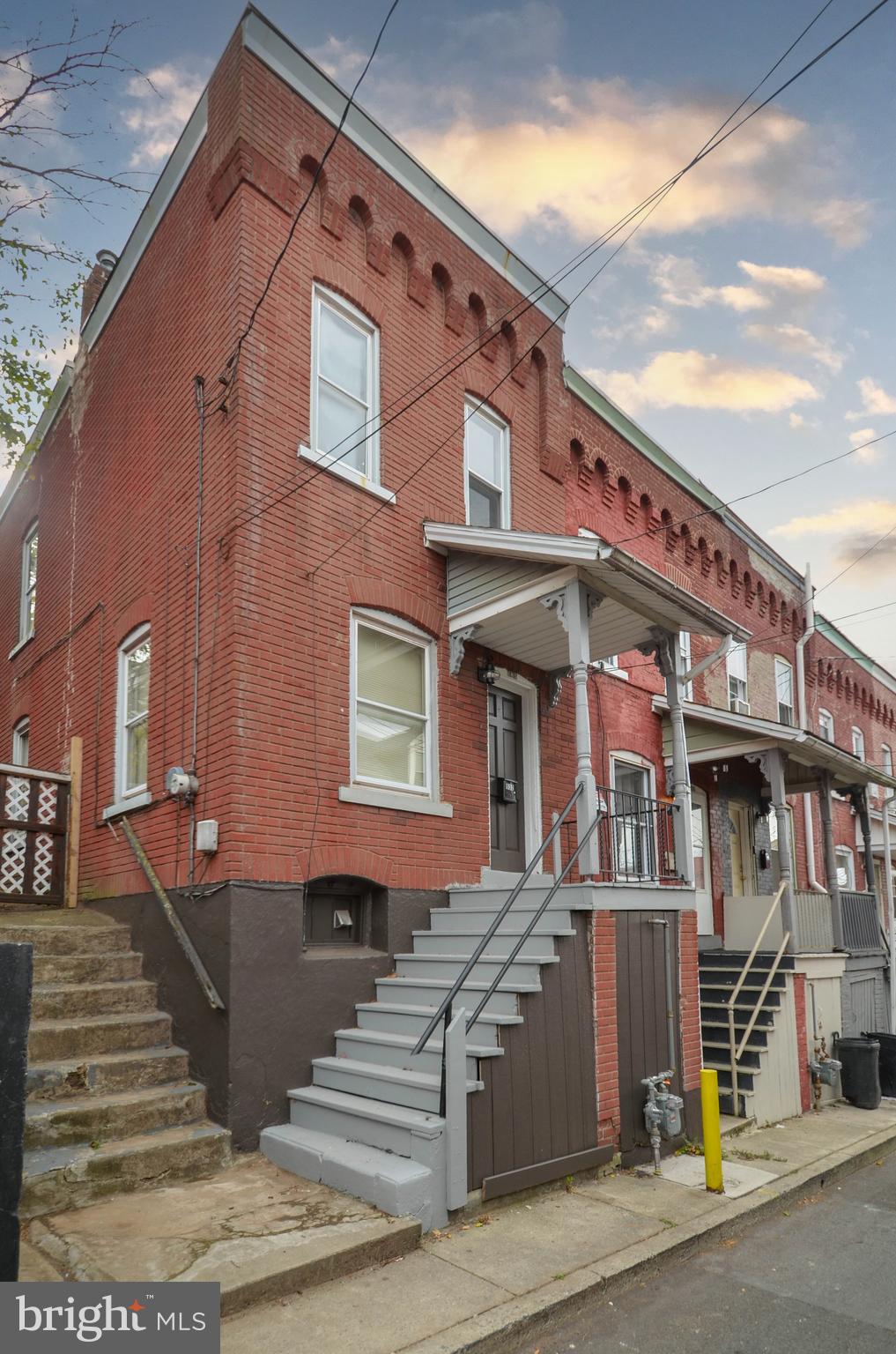 932 MECHANIC STREET