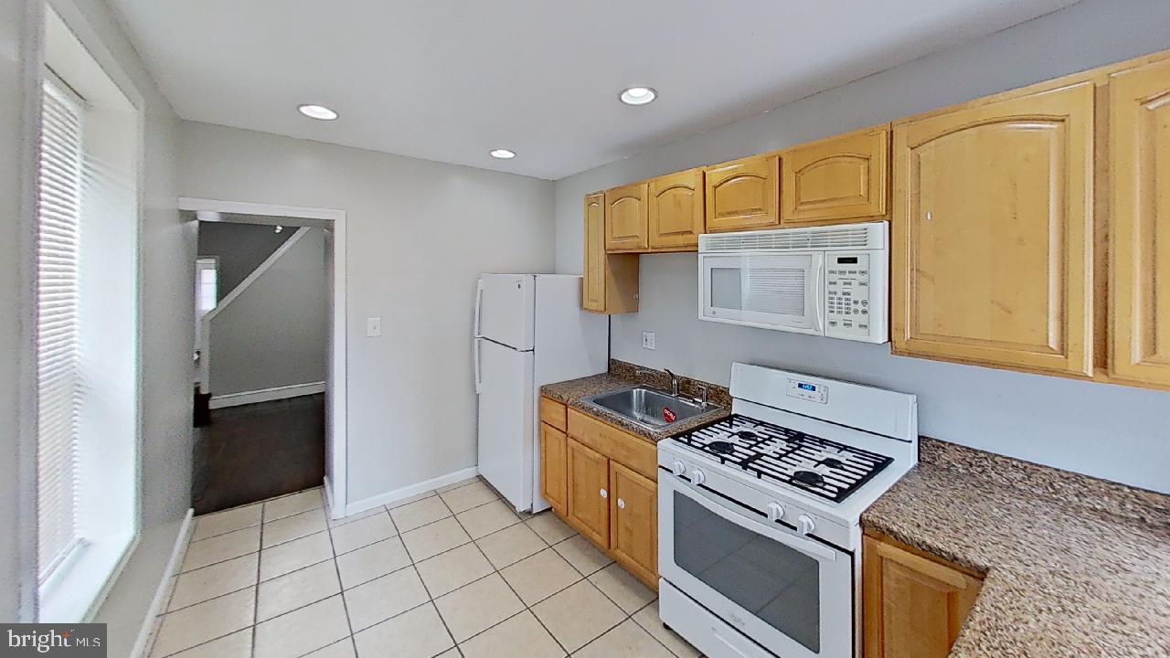 EAST FALLS - Residential Lease